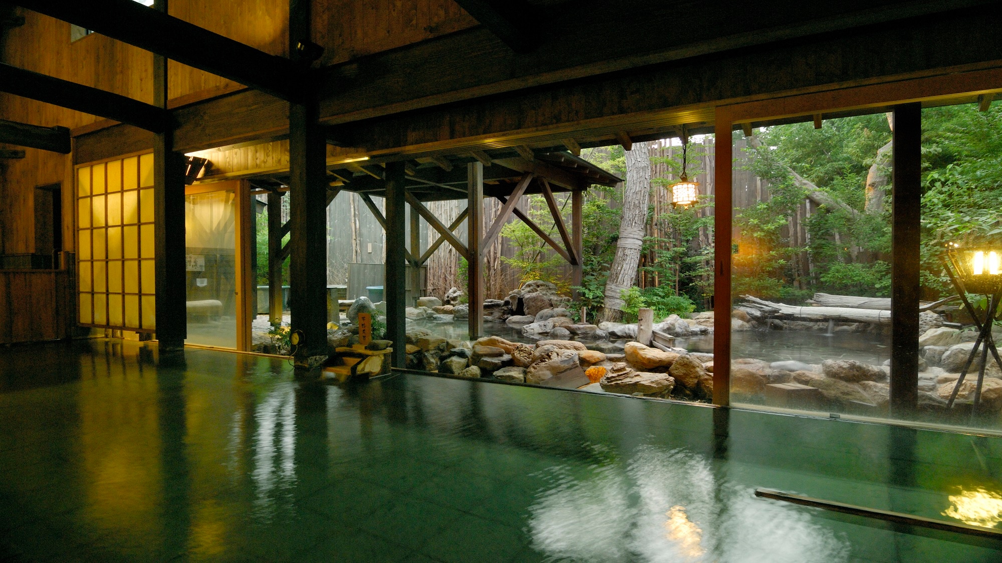 [Large communal bath: indoor bath] Enjoy a spacious and relaxing hot spring ♪