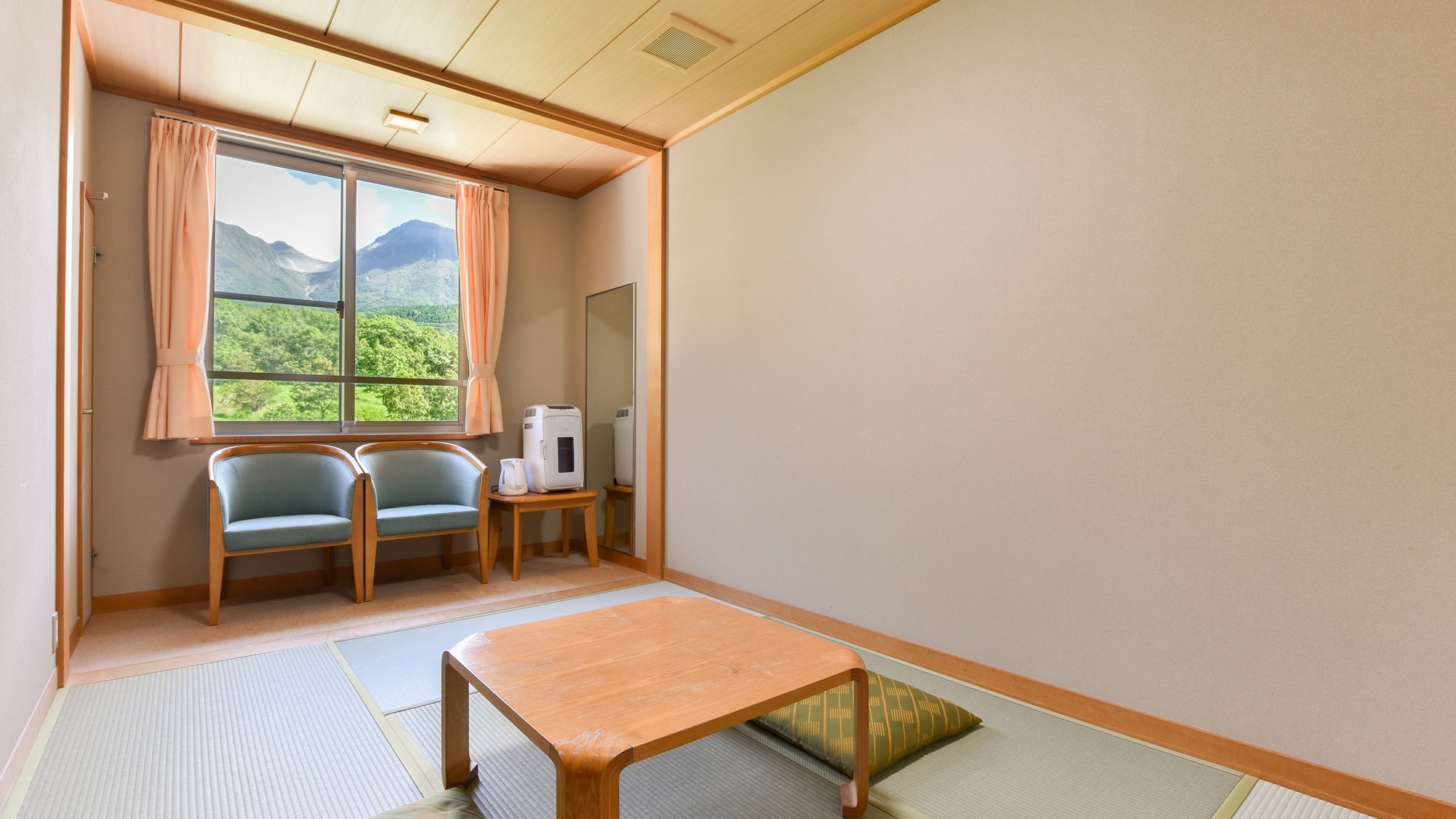 * [Phòng kiểu Nhật 6 tatami] Một căn phòng sáng sủa và đầy nắng.