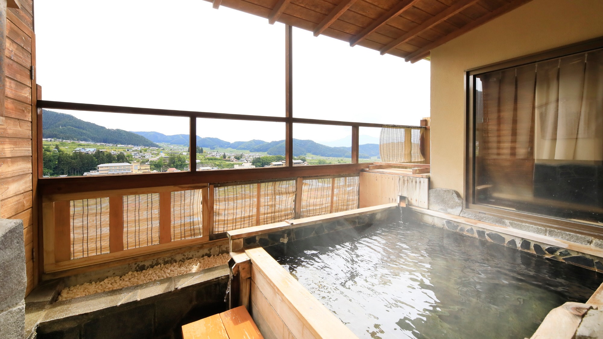 Kamar bergaya Jepang dengan pemandian terbuka [Ruang Kecantikan]