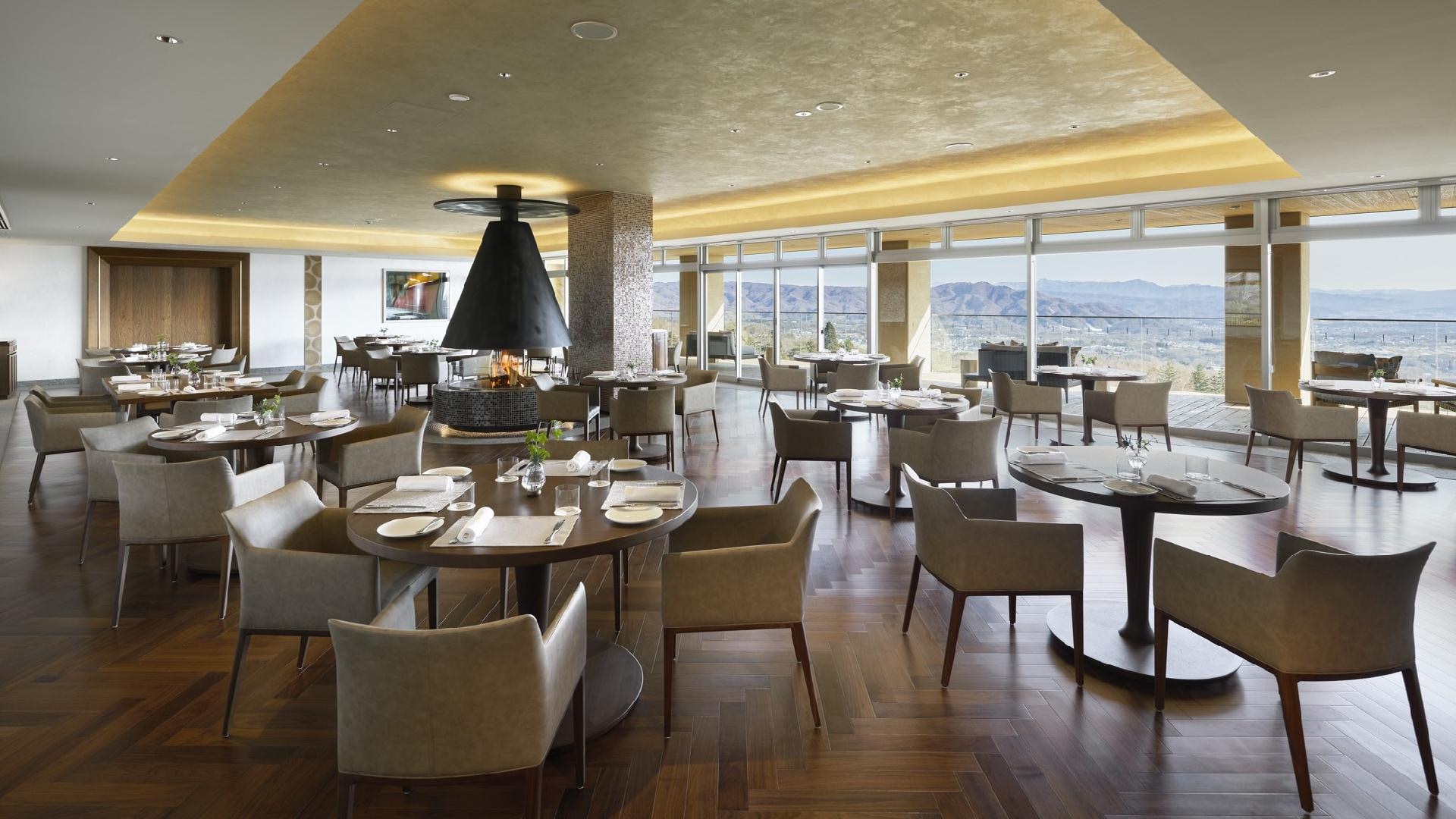 5th floor all-day dining La Lumiere Claire
