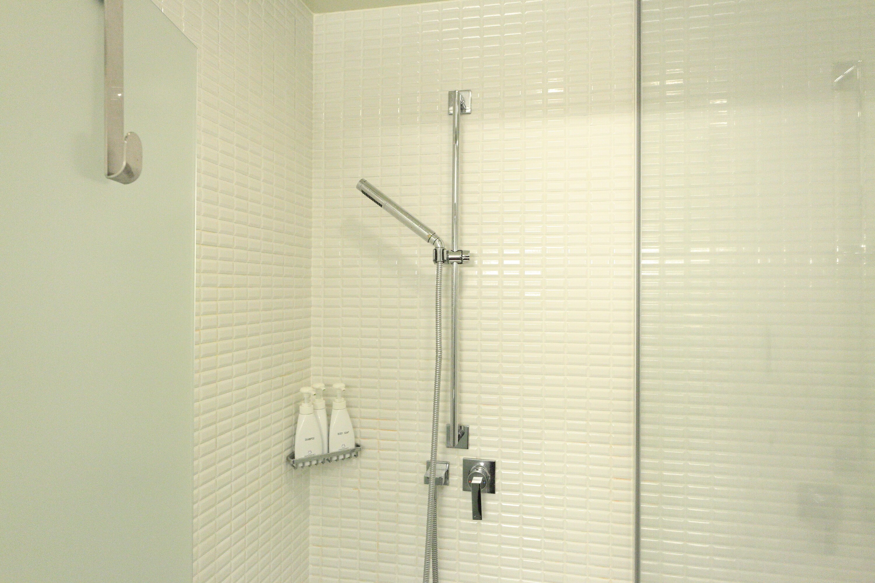 Shower booth (no bathtub)