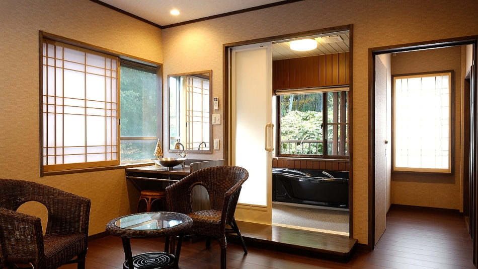 NEW! [Private bath, 10 tatami Japanese-style room] A room connected to a relaxation room with a private bath ~ Non-smoking ~