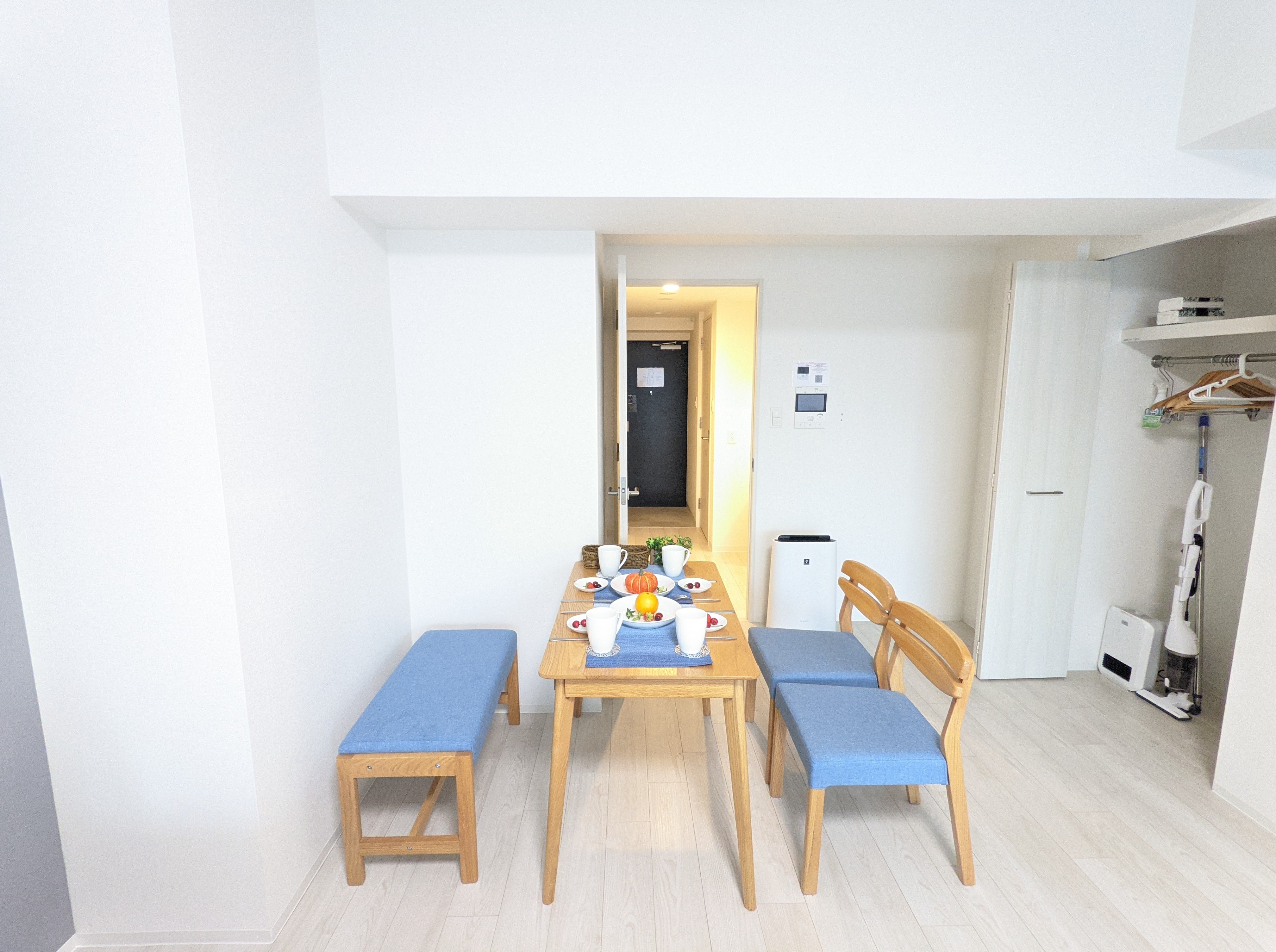 Top floor_double bed x2_table