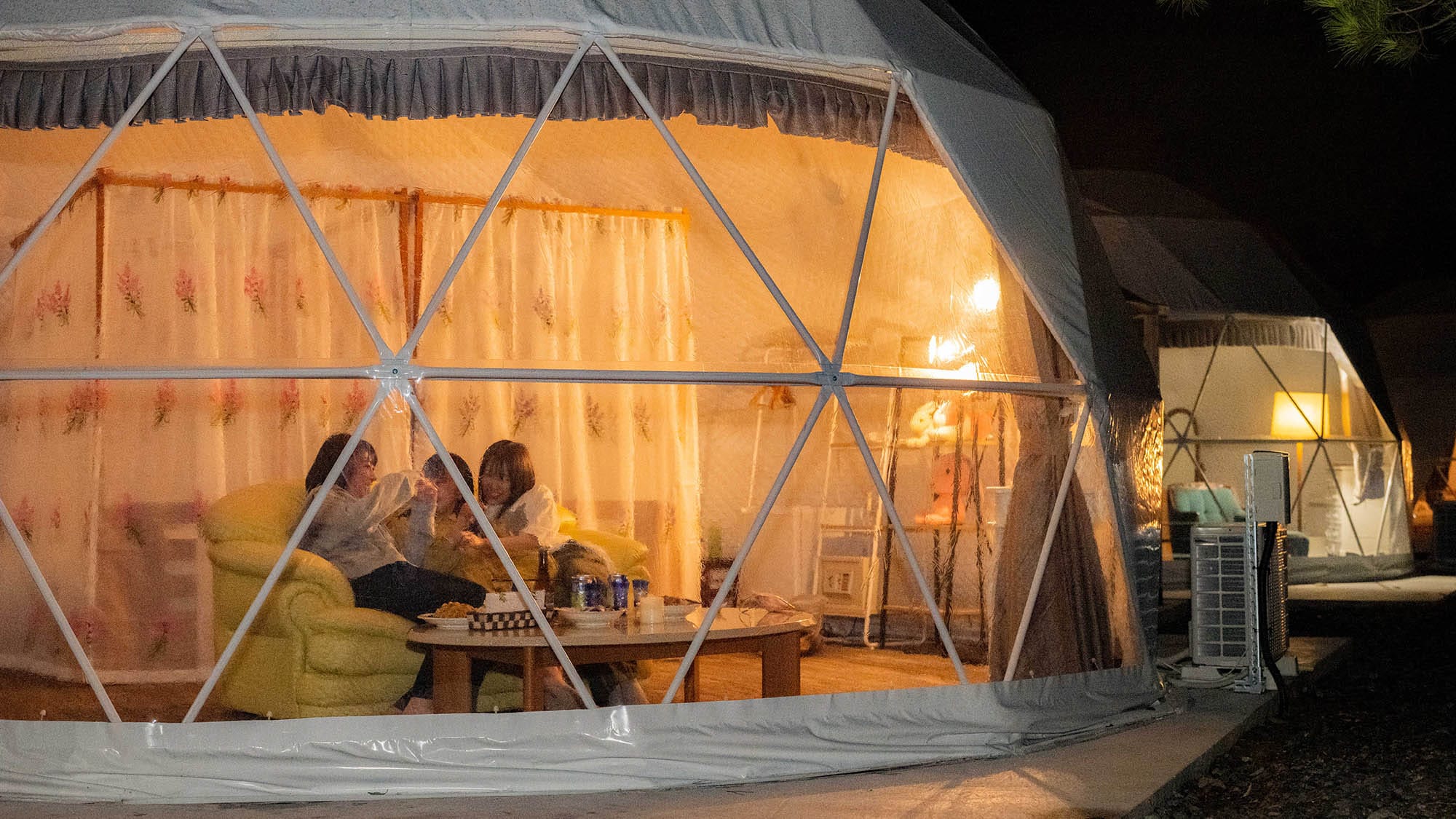 ・【Usagi Dome】即使在帳篷裡也可以一邊欣賞夜空一邊用餐