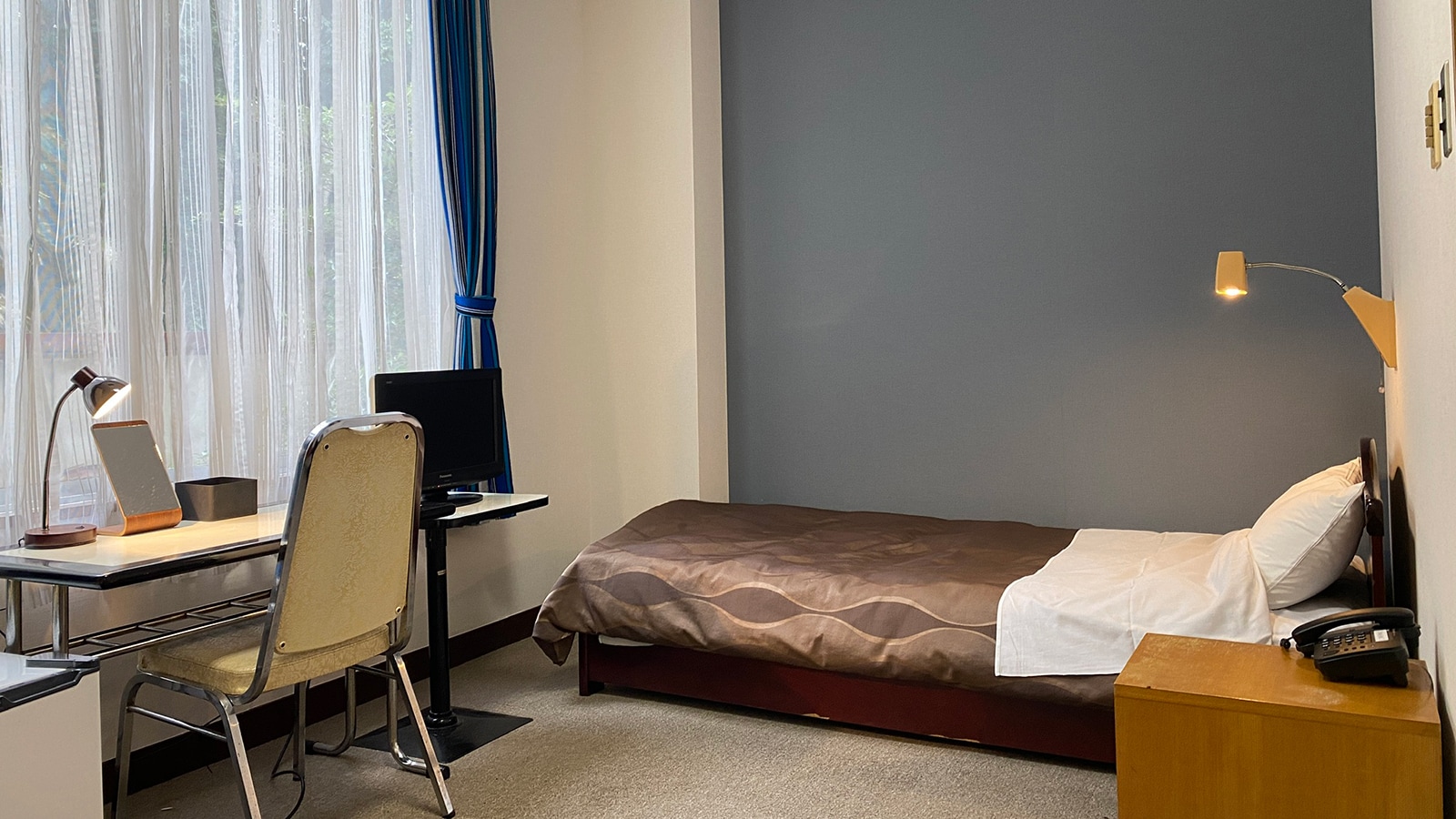 Single room (no bath or toilet)