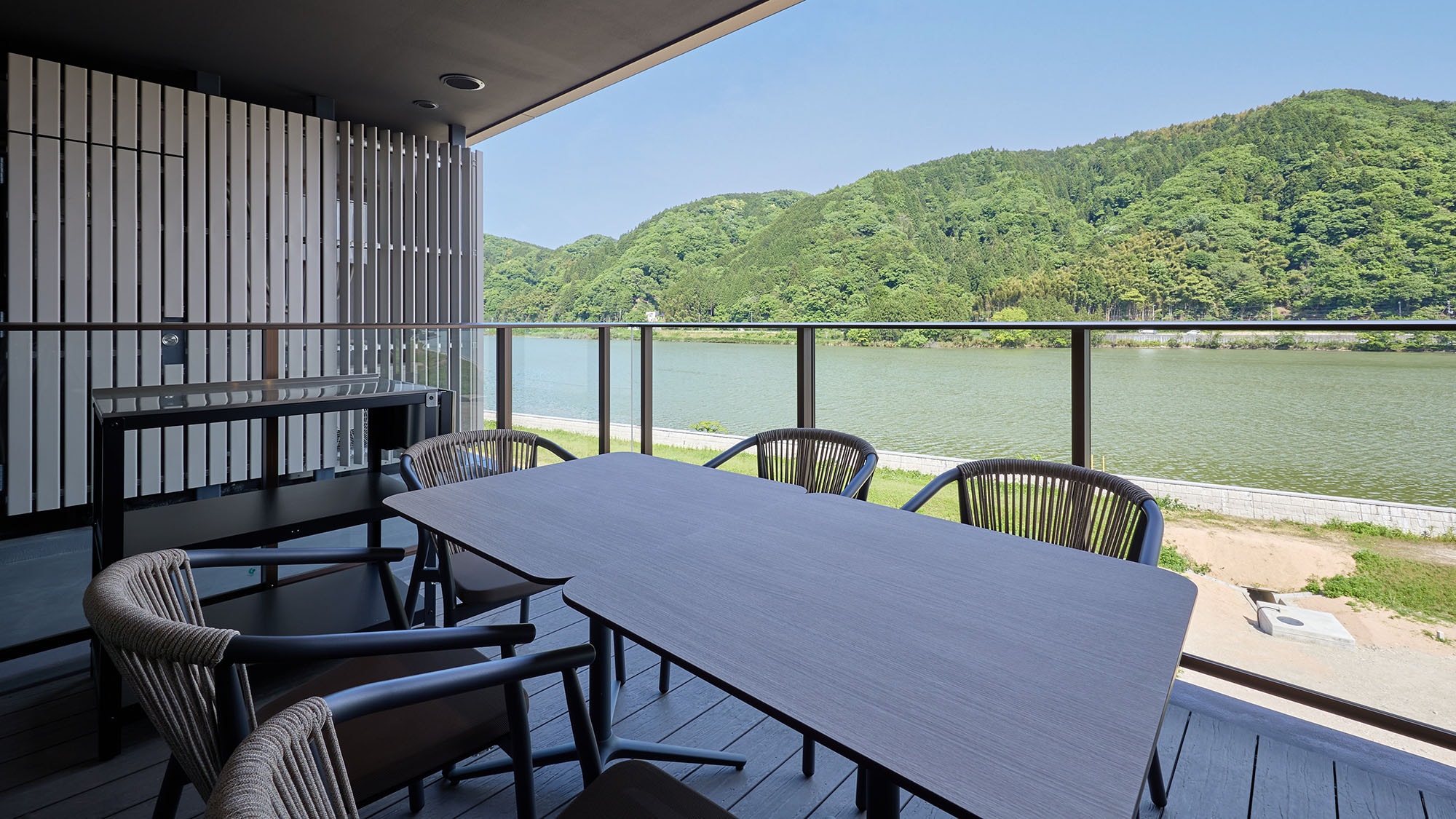 F: Terrace
