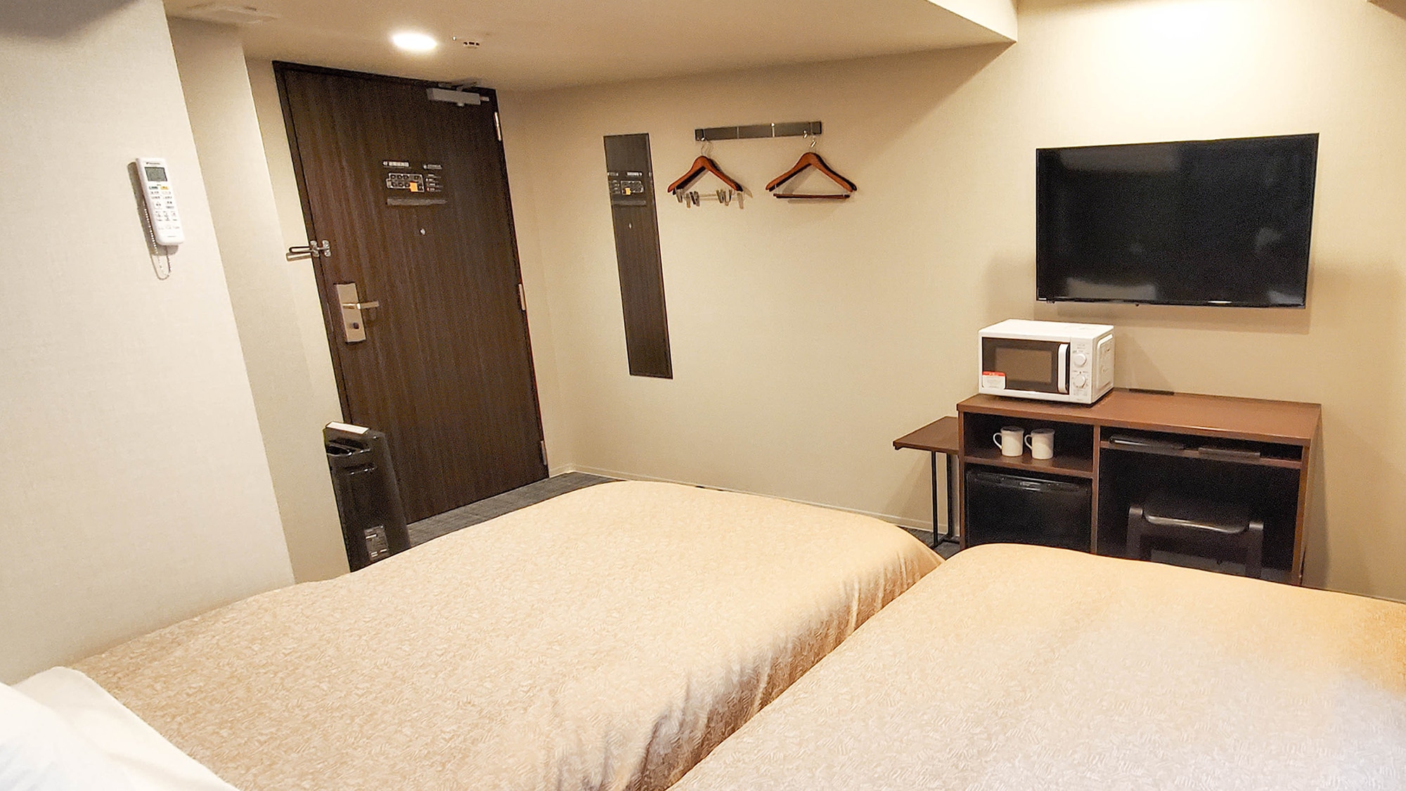 [Twin room smoking & non-smoking] Capacity 4 people / Air purifier with humidifier / Large LCD TV / Microwave / High-speed Wi-Fi