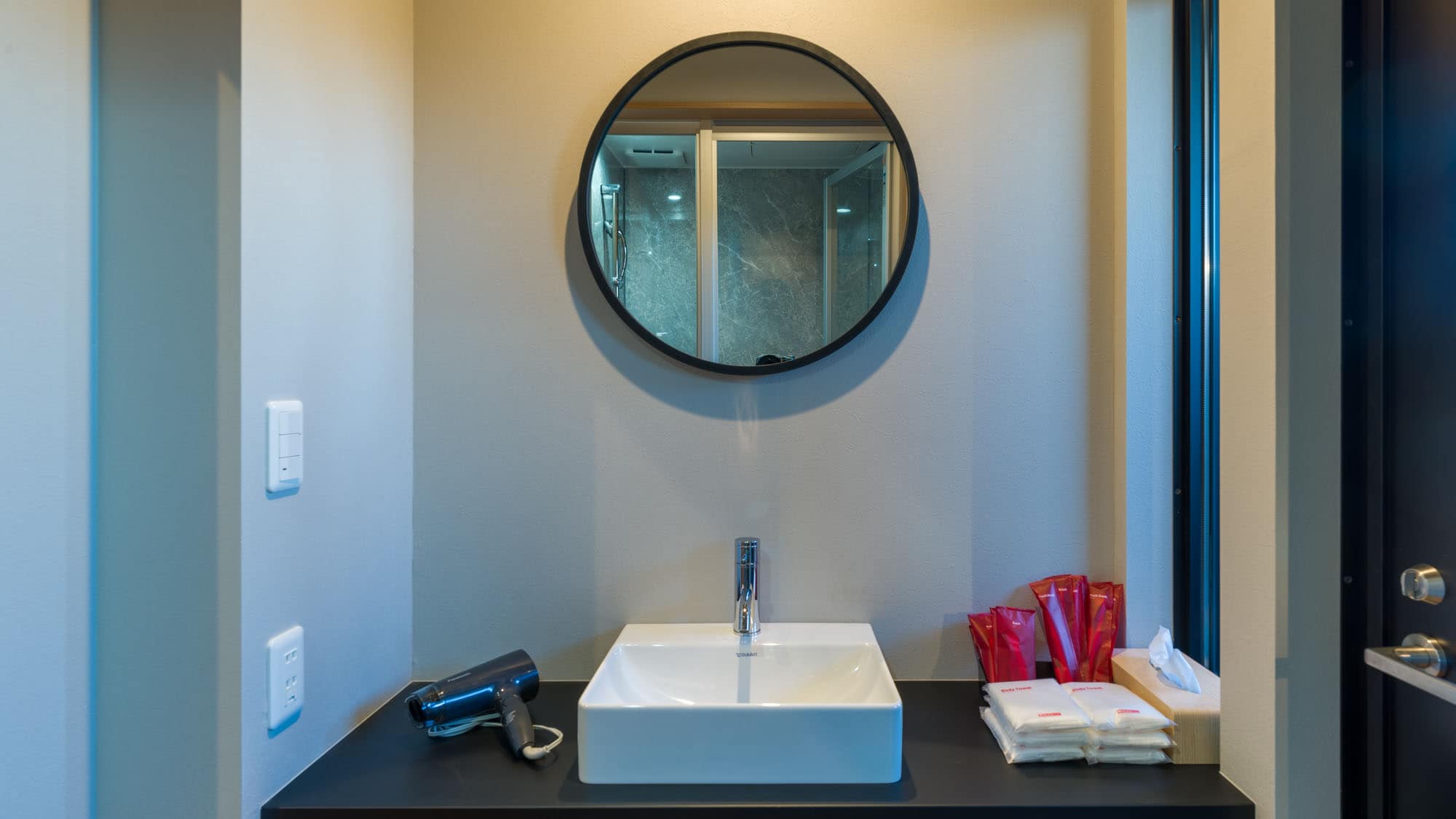 【세면대】 각종 어메니티를 갖춘 세면대