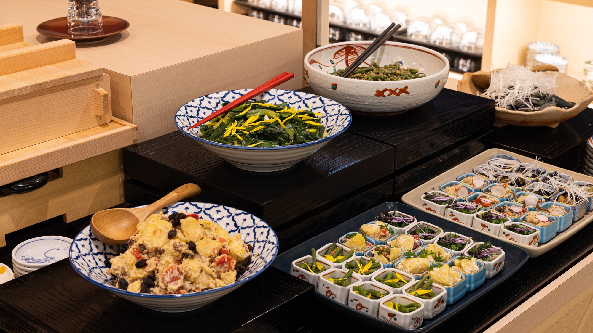[Bữa sáng] Một bữa tiệc buffet nguyên bản sử dụng văn hóa ẩm thực của Kyoto và các nguyên liệu địa phương để thêm màu sắc cho câu chuyện du lịch của bạn.