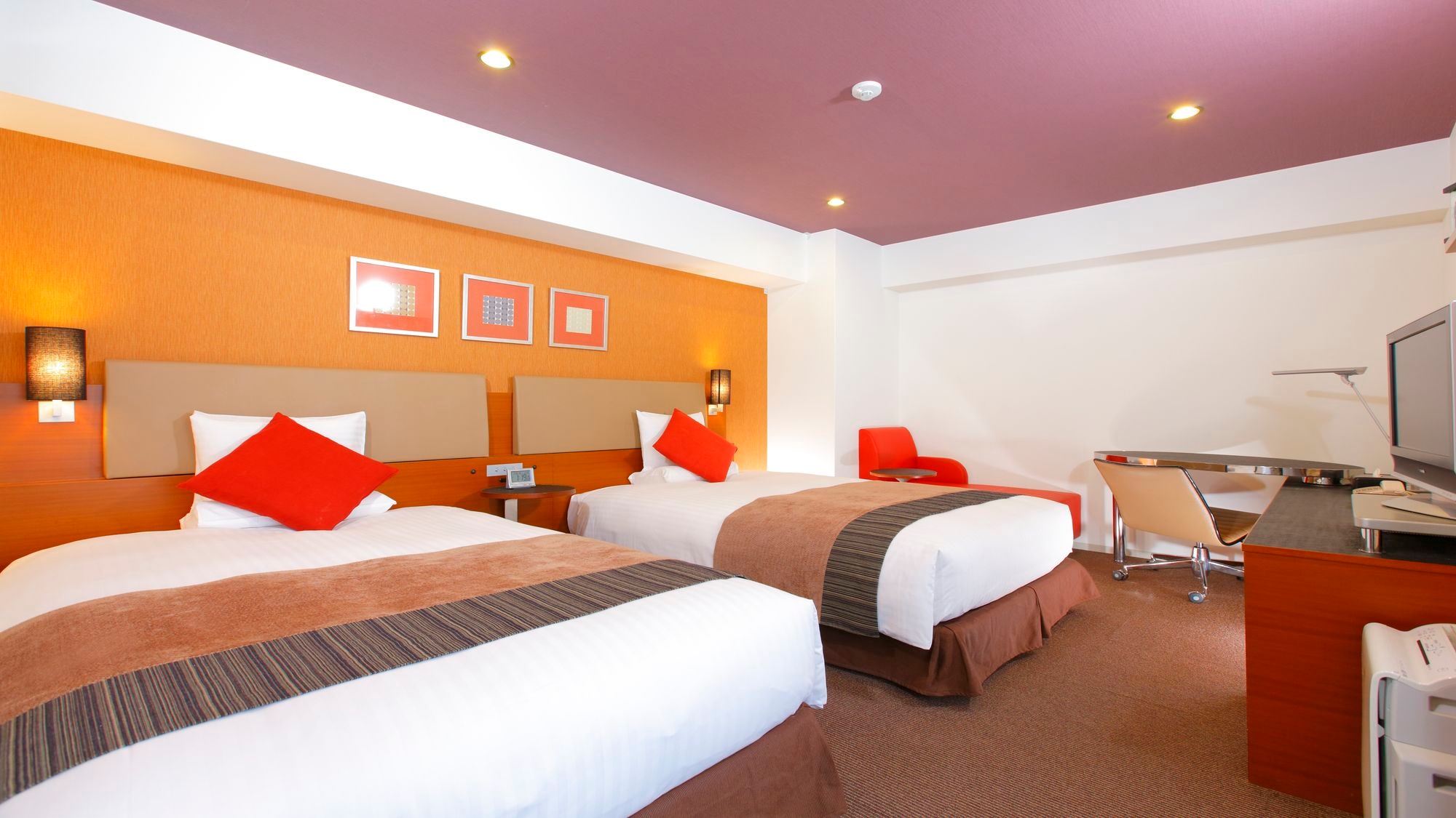 Deluxe Twin (with balcony) [28㎡ / Bed width 123cm & times; 2 units]
