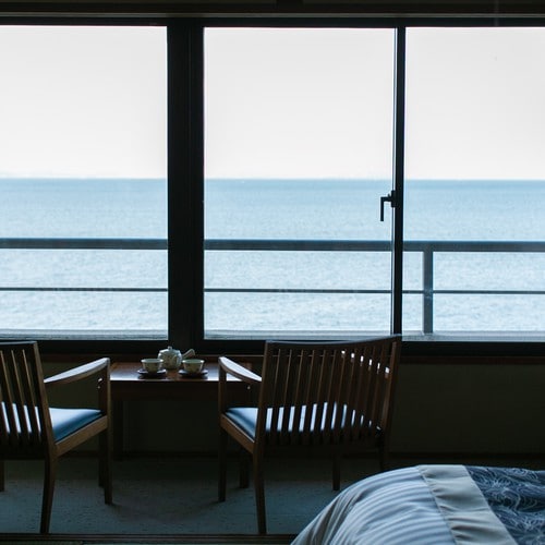 Enjoy the calm sea and the magnificent sky.