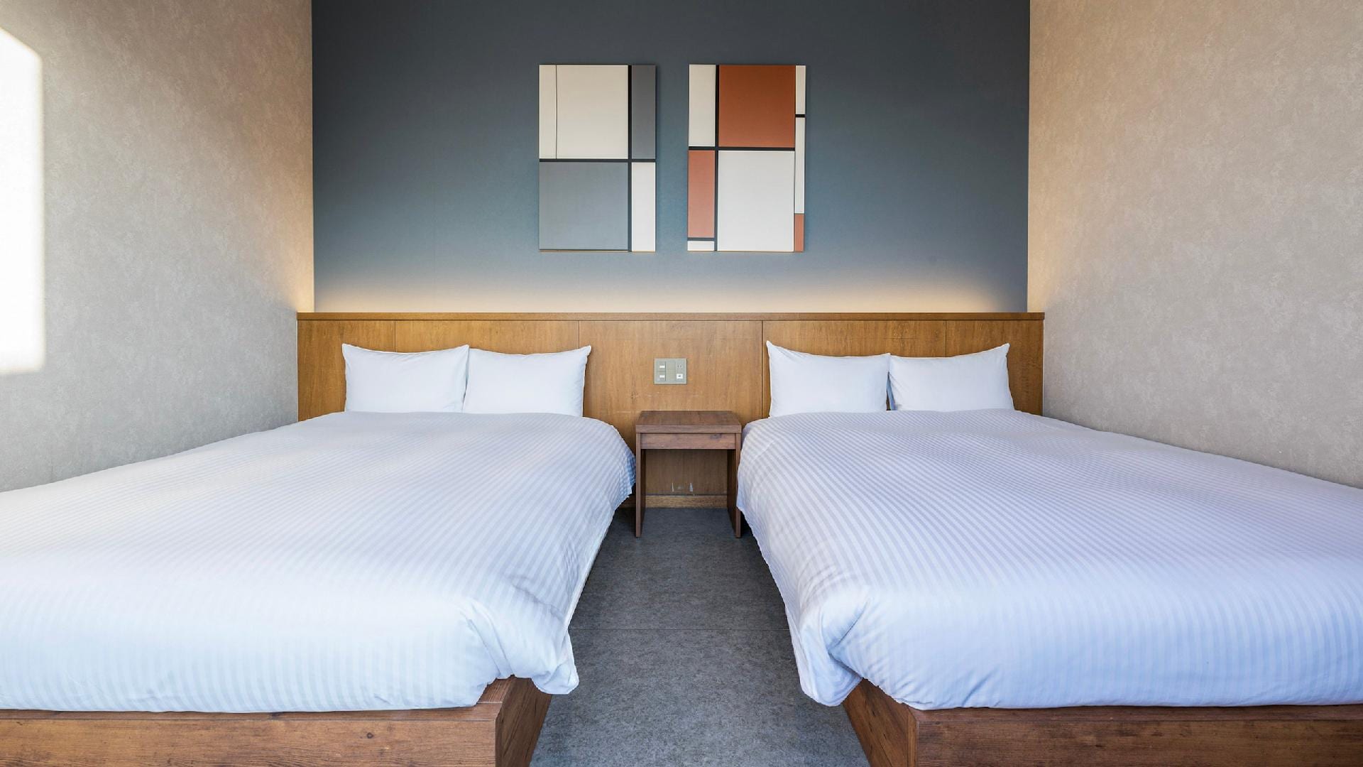 Suite room with twin beds