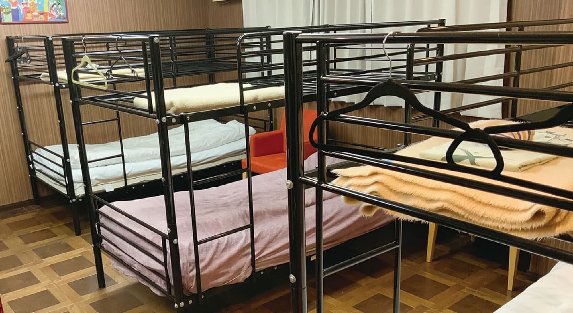 Western-style triple (3 to 6 people)