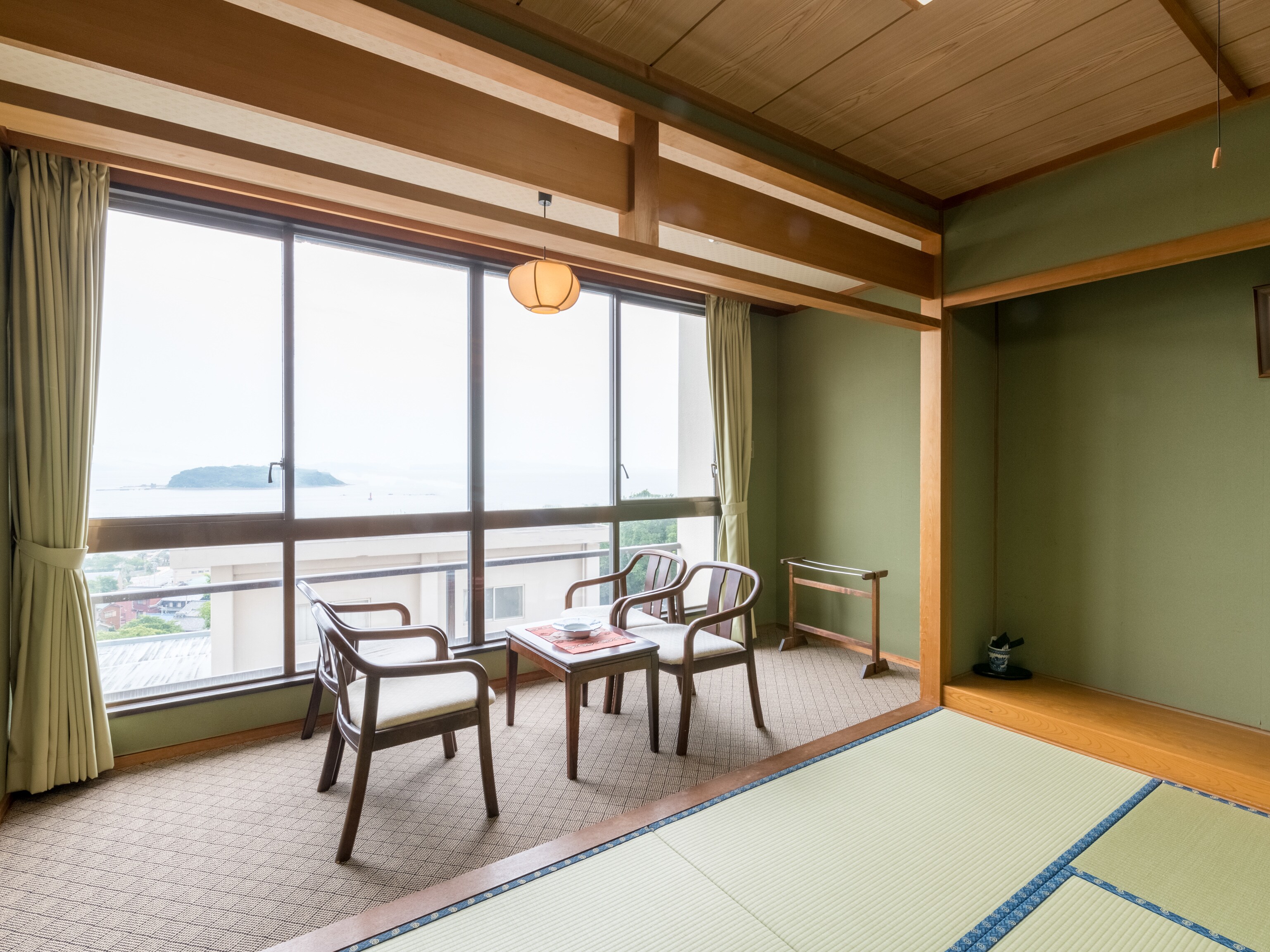 Japanese-style room for five
