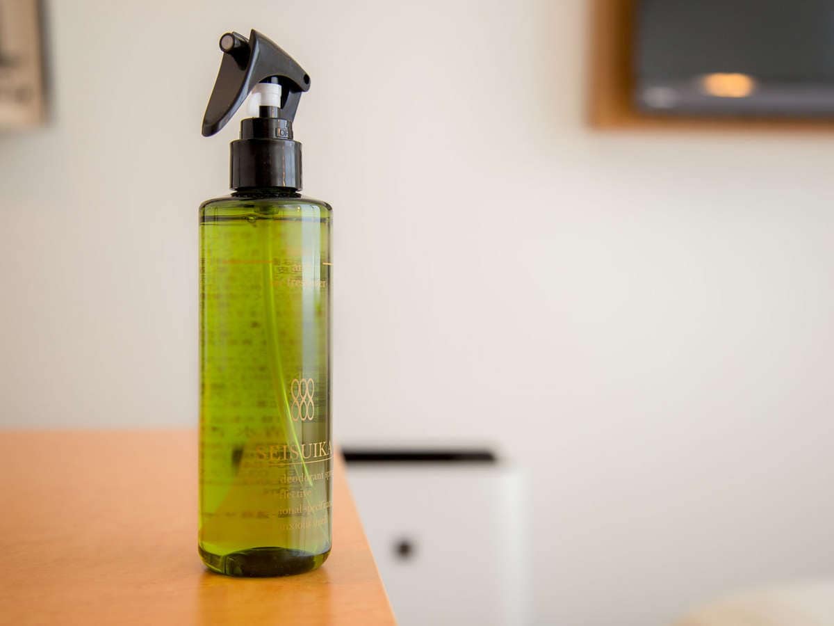 Even if there is a nasty smell remaining on your clothes, the spray will thoroughly deodorize and disinfect them.