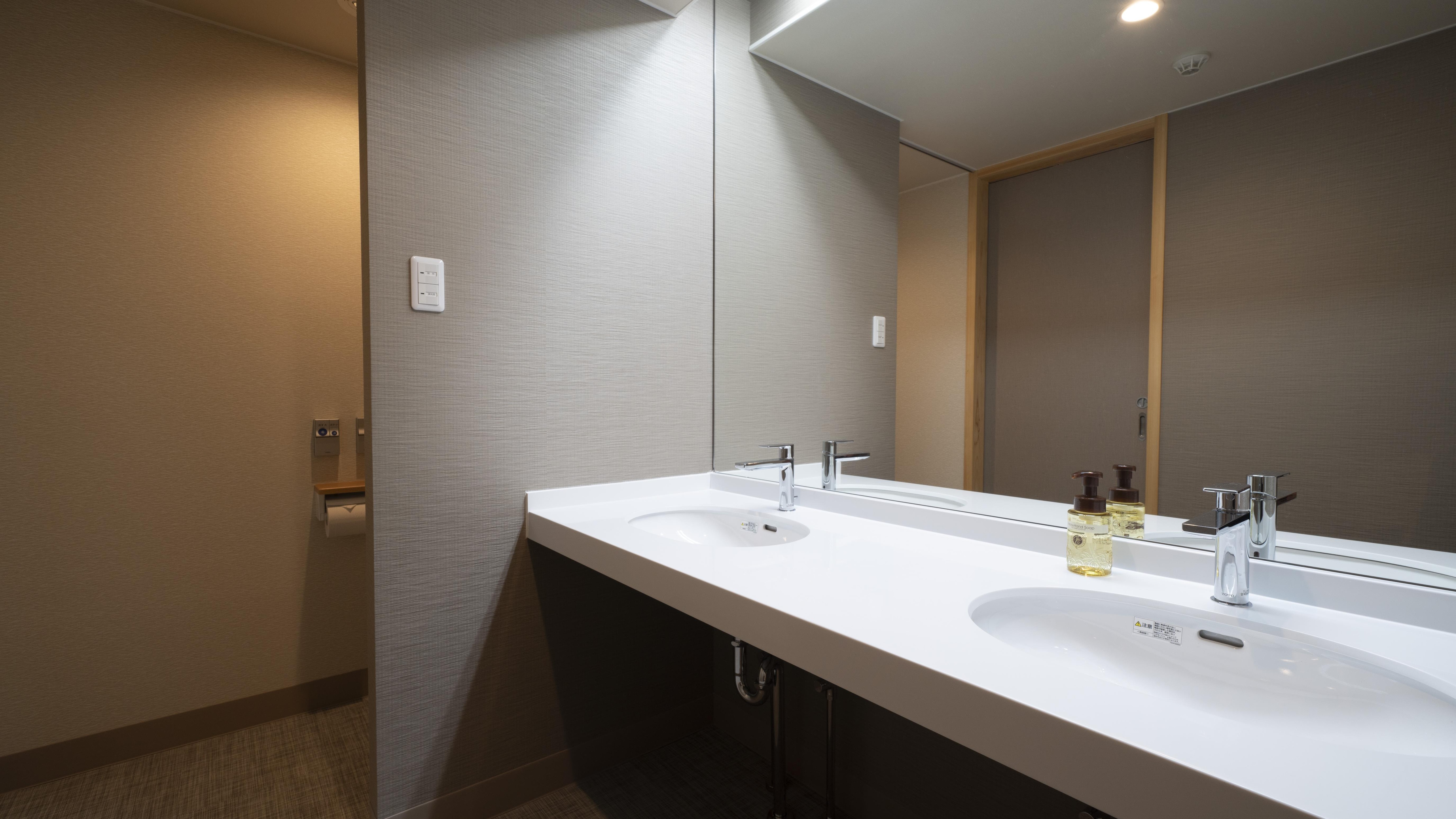 Easy-to-use washroom