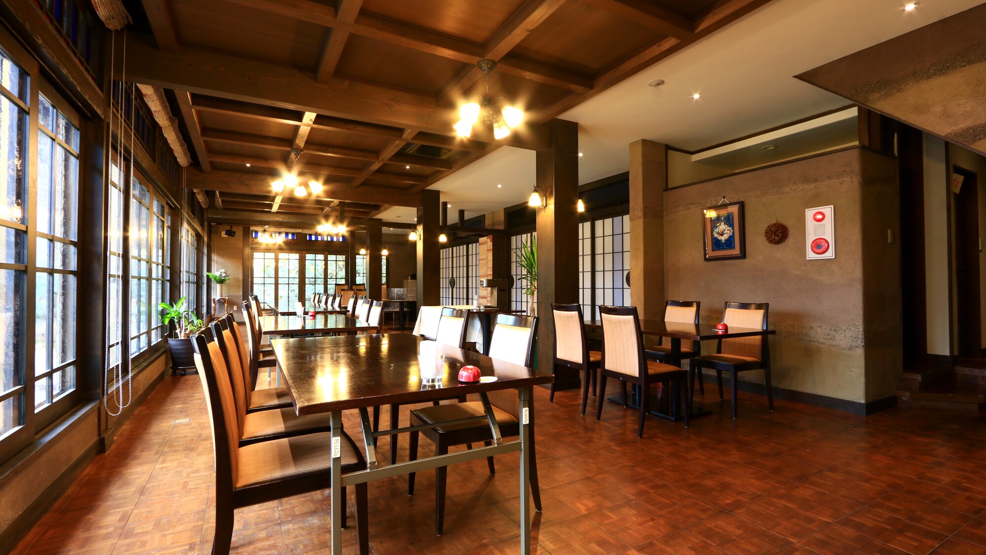 [Dining]