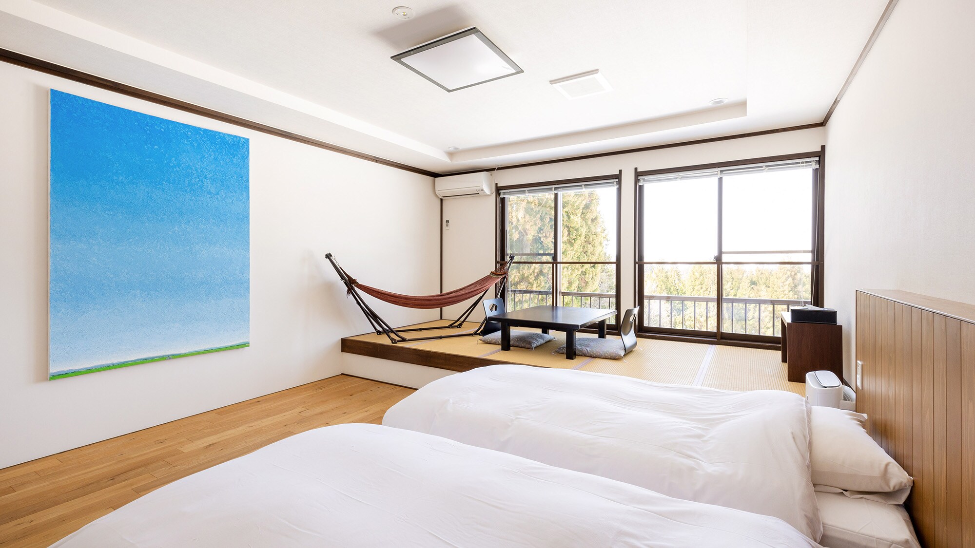 ・Standard Twin/A room where you can enjoy large artworks and the magnificent nature of the mountain side.