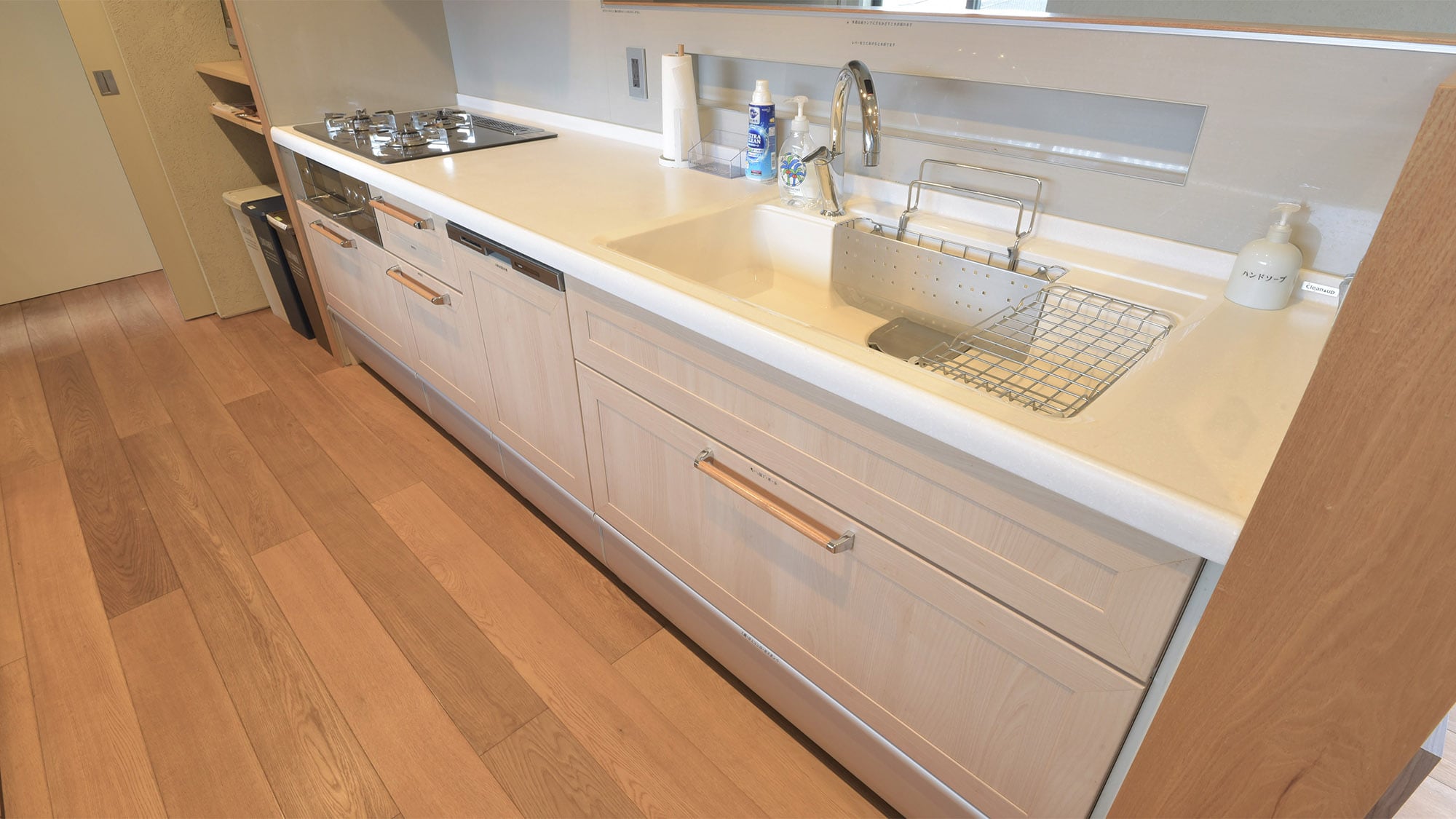 ・ Wide and easy-to-use kitchen