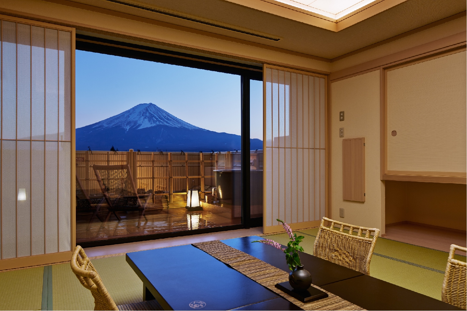 [Hot spring ◆ Guest room with open-air bath] Japanese-style room with a view of Mt. Fuji 12.5 tatami mats