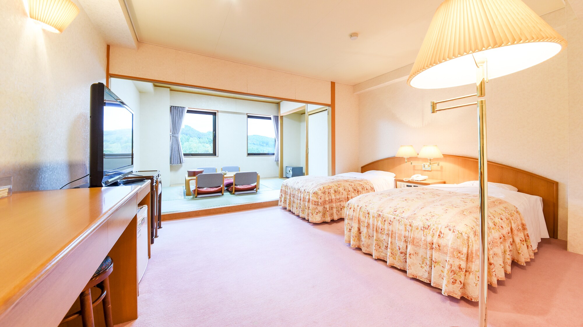 *Japanese-Western style room/We offer bright, spacious and relaxing rooms.