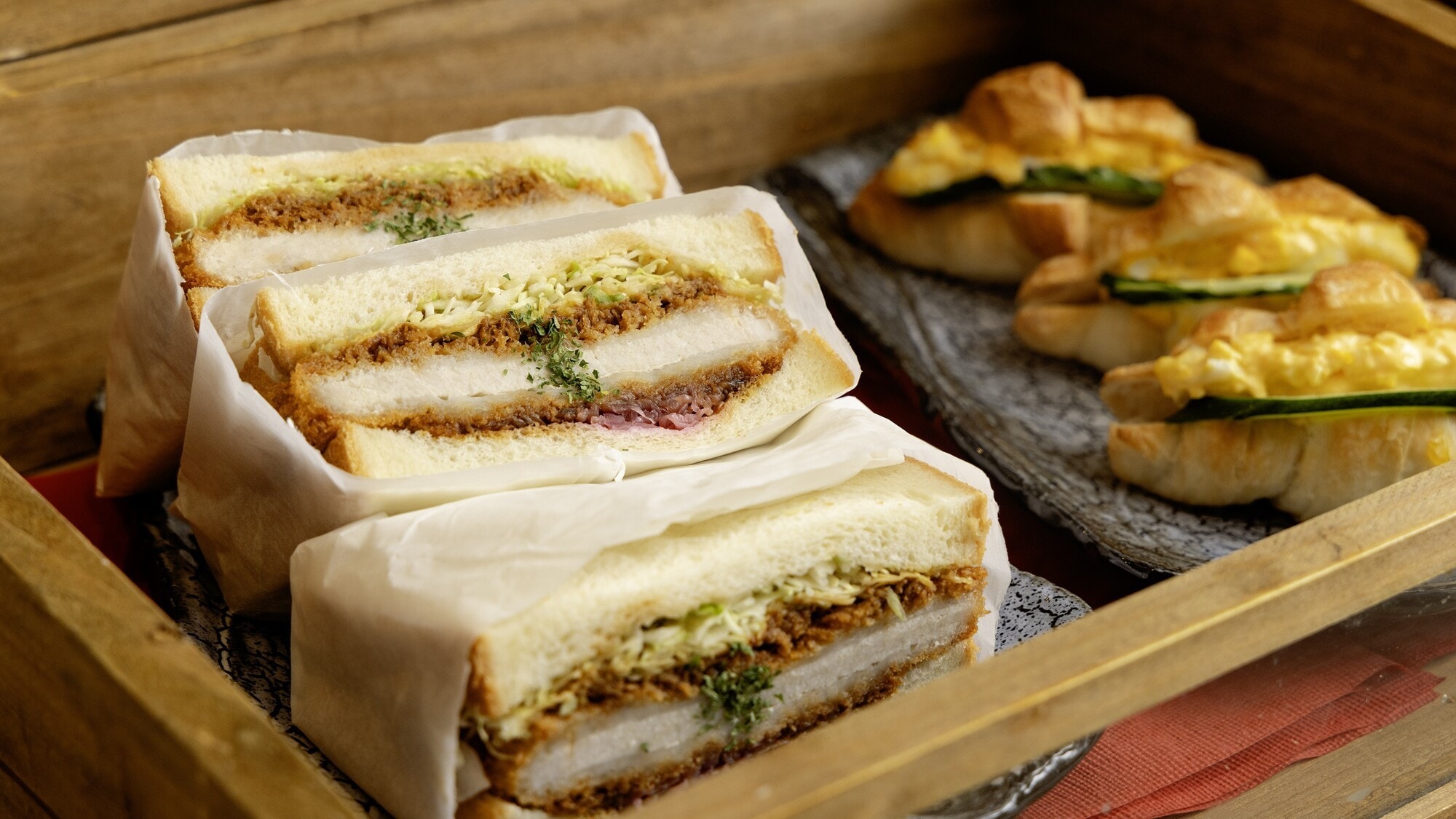 [Bữa sáng] Chọn món chính (bánh mì kẹp)