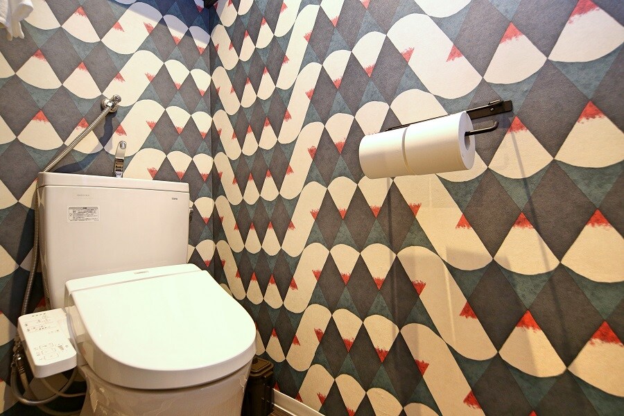 Equipment (toilet 2)