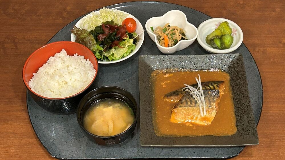 【晚餐套餐 3】味噌燉鯖魚套餐－富含蛋白質的健康日式主食。
