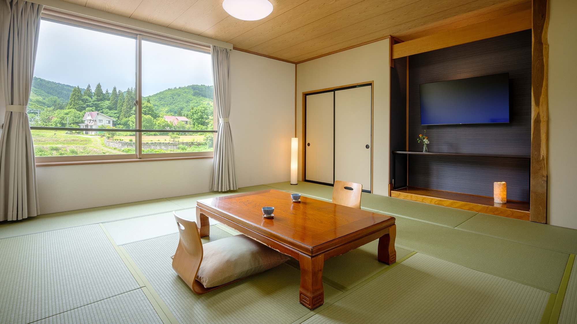 [Japanese-style room]