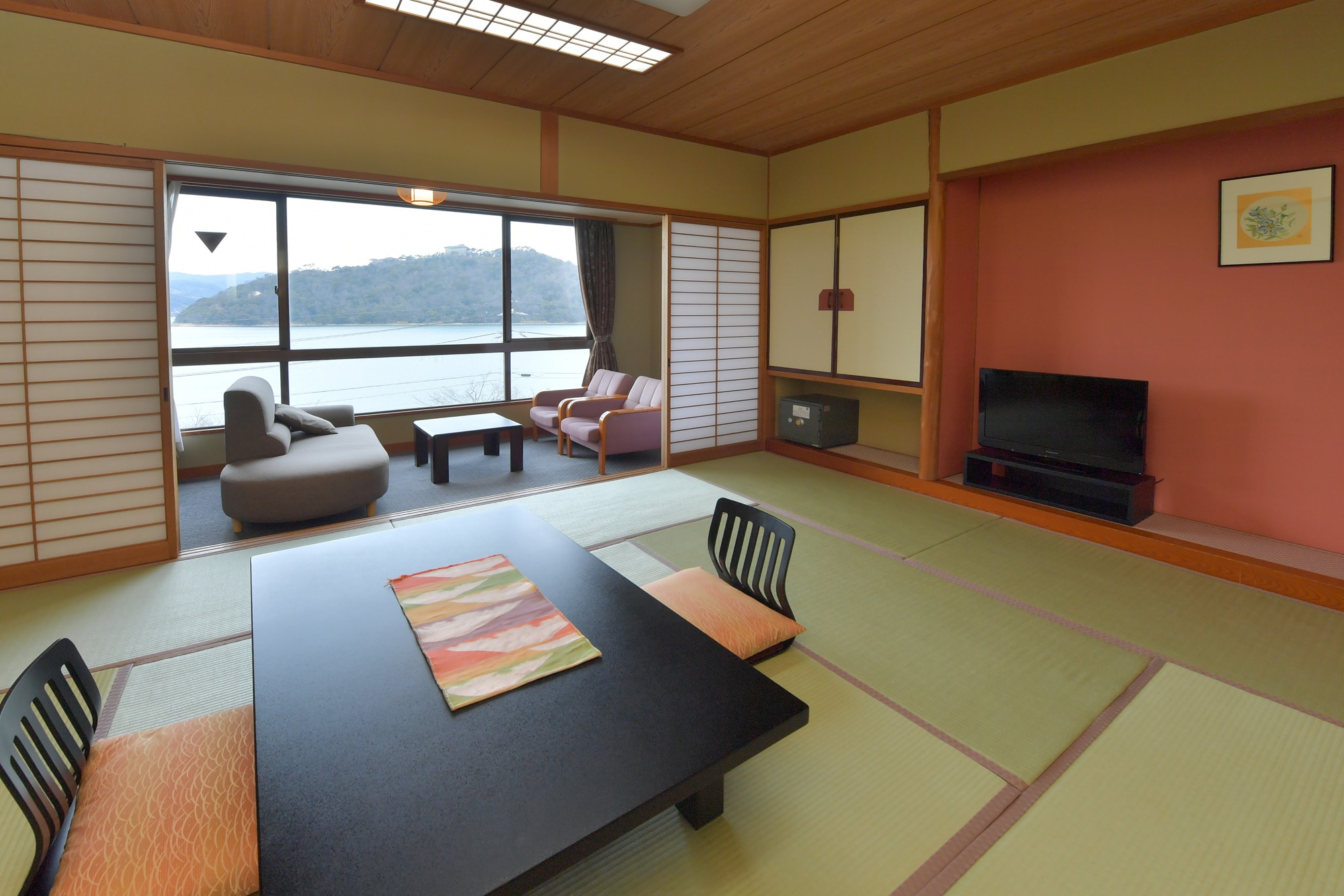 Kamar bergaya Jepang bebas rokok di tepi danau