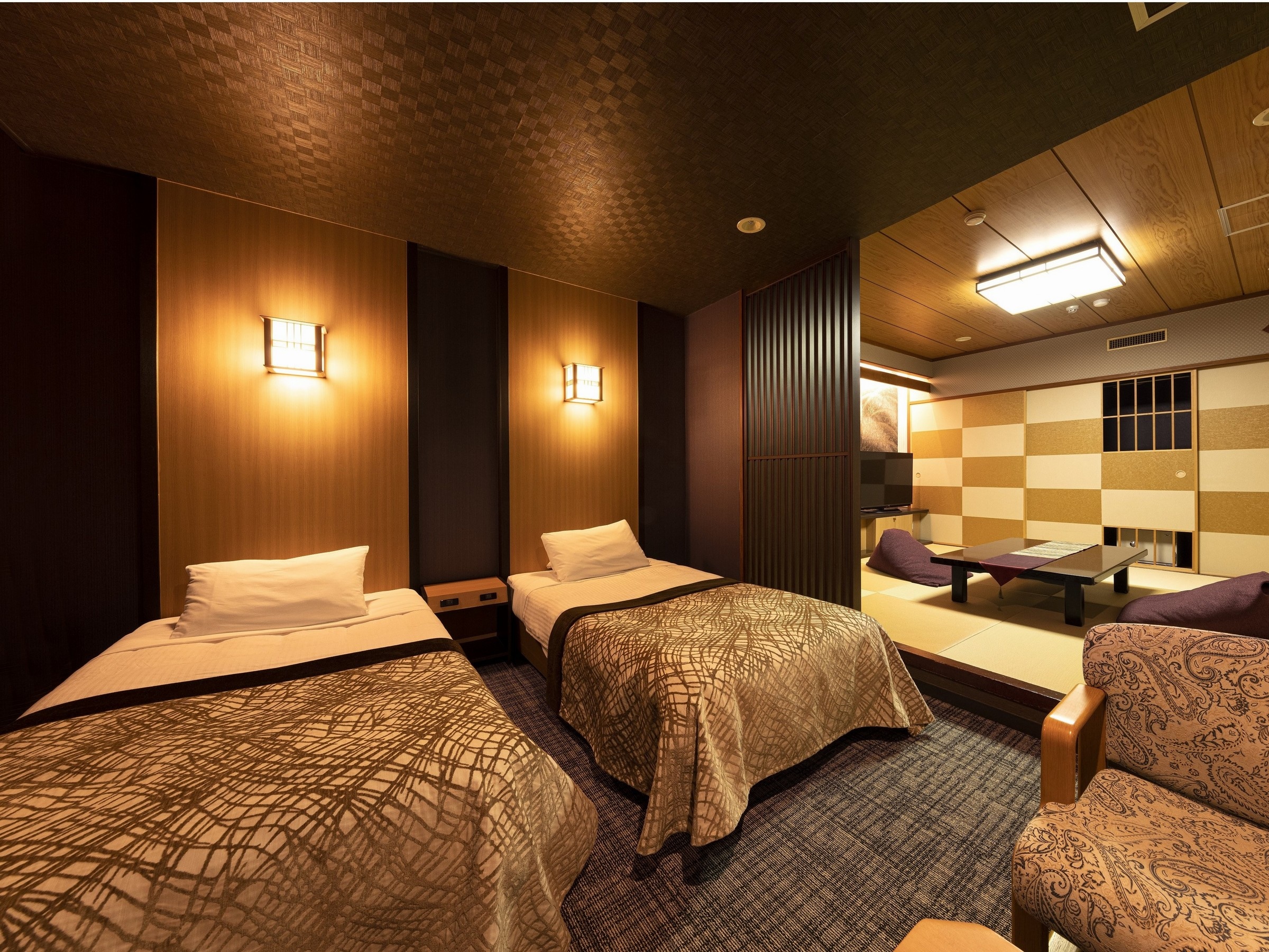 [Contoh kamar bergaya Jepang-Barat] Kamar bergaya Barat dengan 2 tempat tidur + Kamar bergaya Jepang dengan 6 tikar tatami atau lebih. Struktur yang berbeda untuk setiap kamar