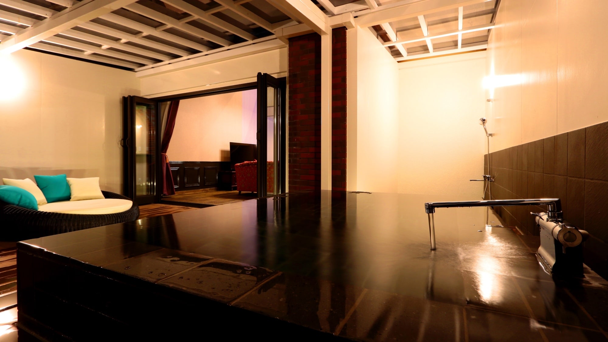 Royal Suite: Kamar mandi mewah dan relaksasi