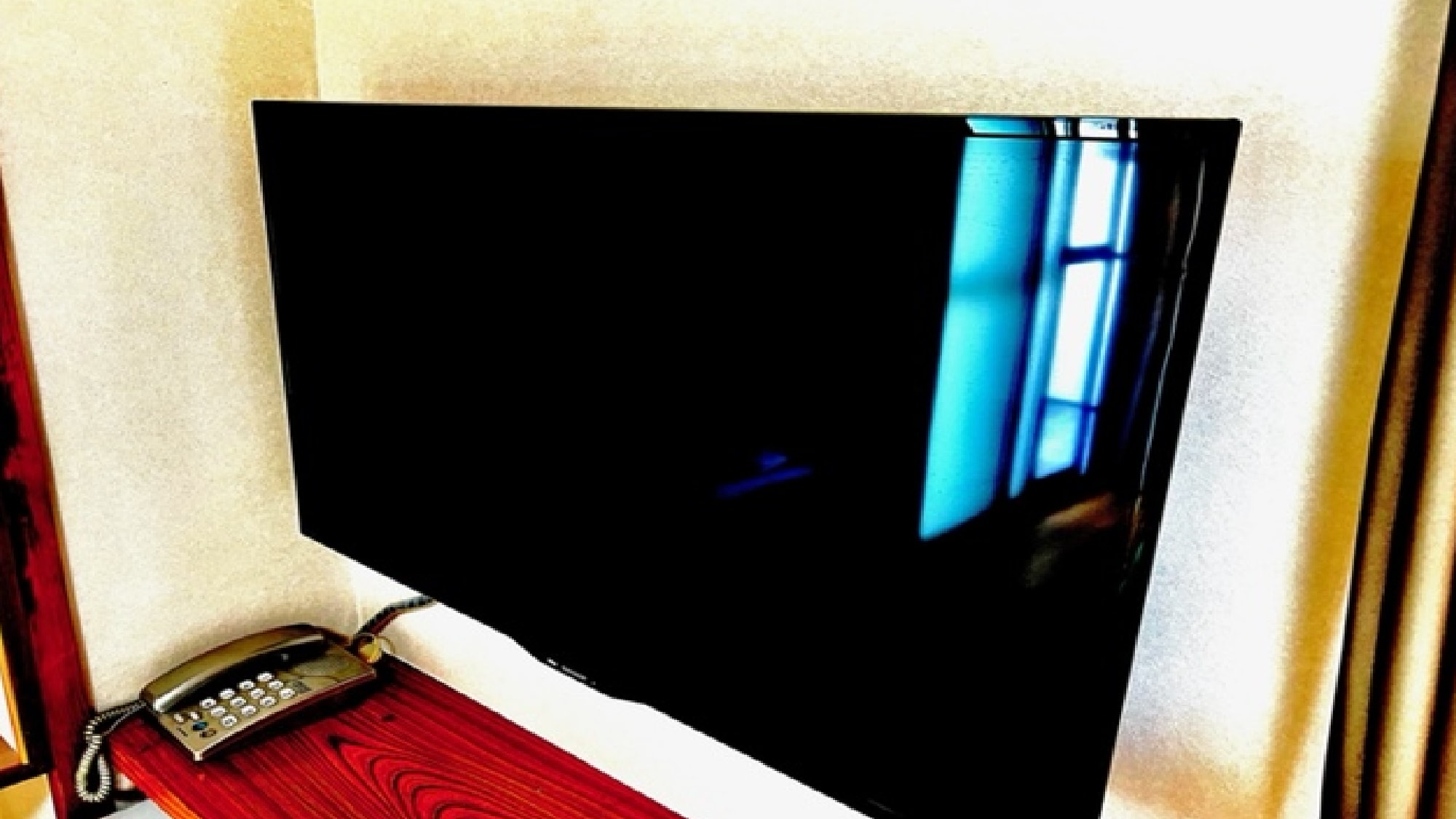 ・ 40-inch TV