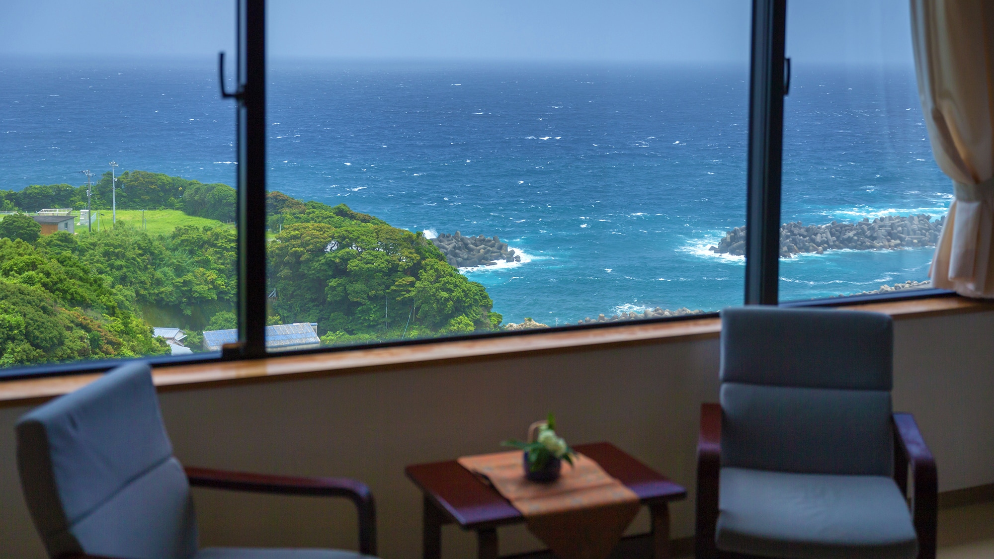 [Sea side wide room] [Image]