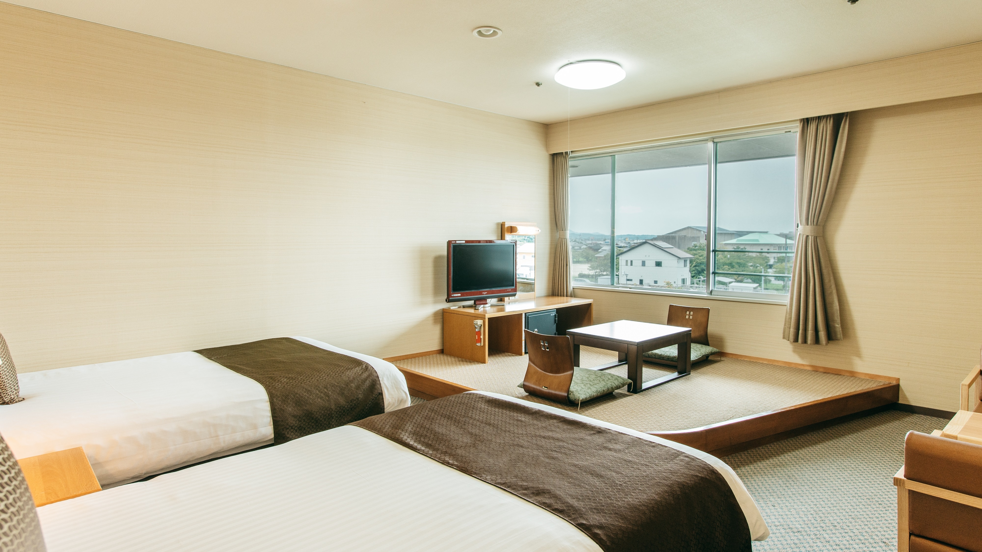 Twin room (with bath) "32 square meters"