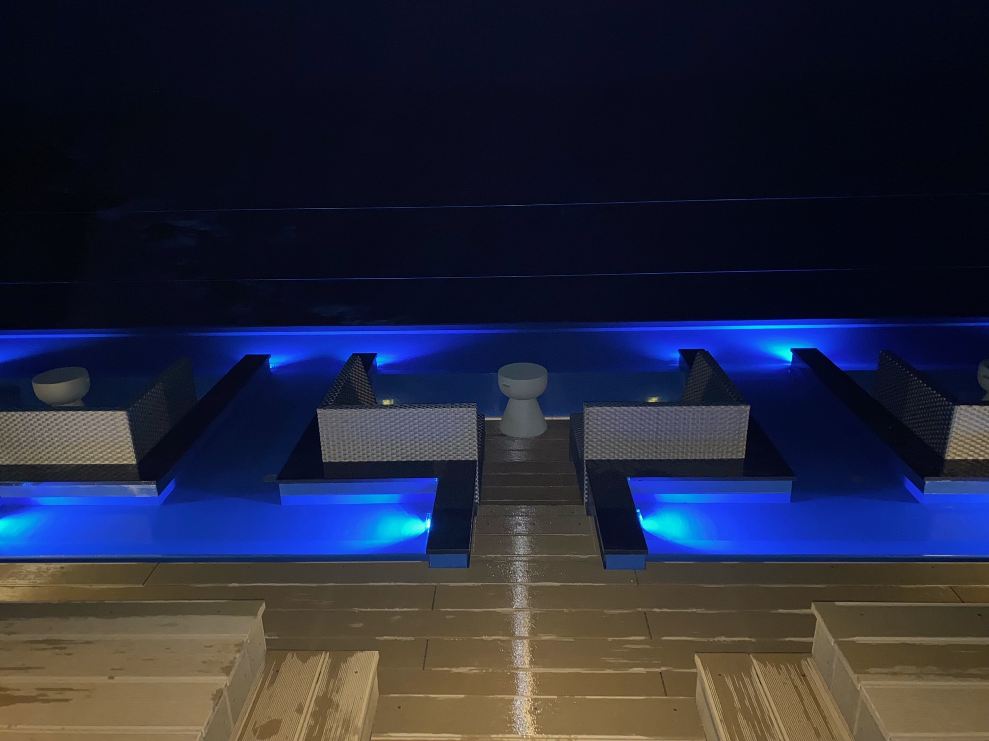 Pemandangan malam Sky Lounge