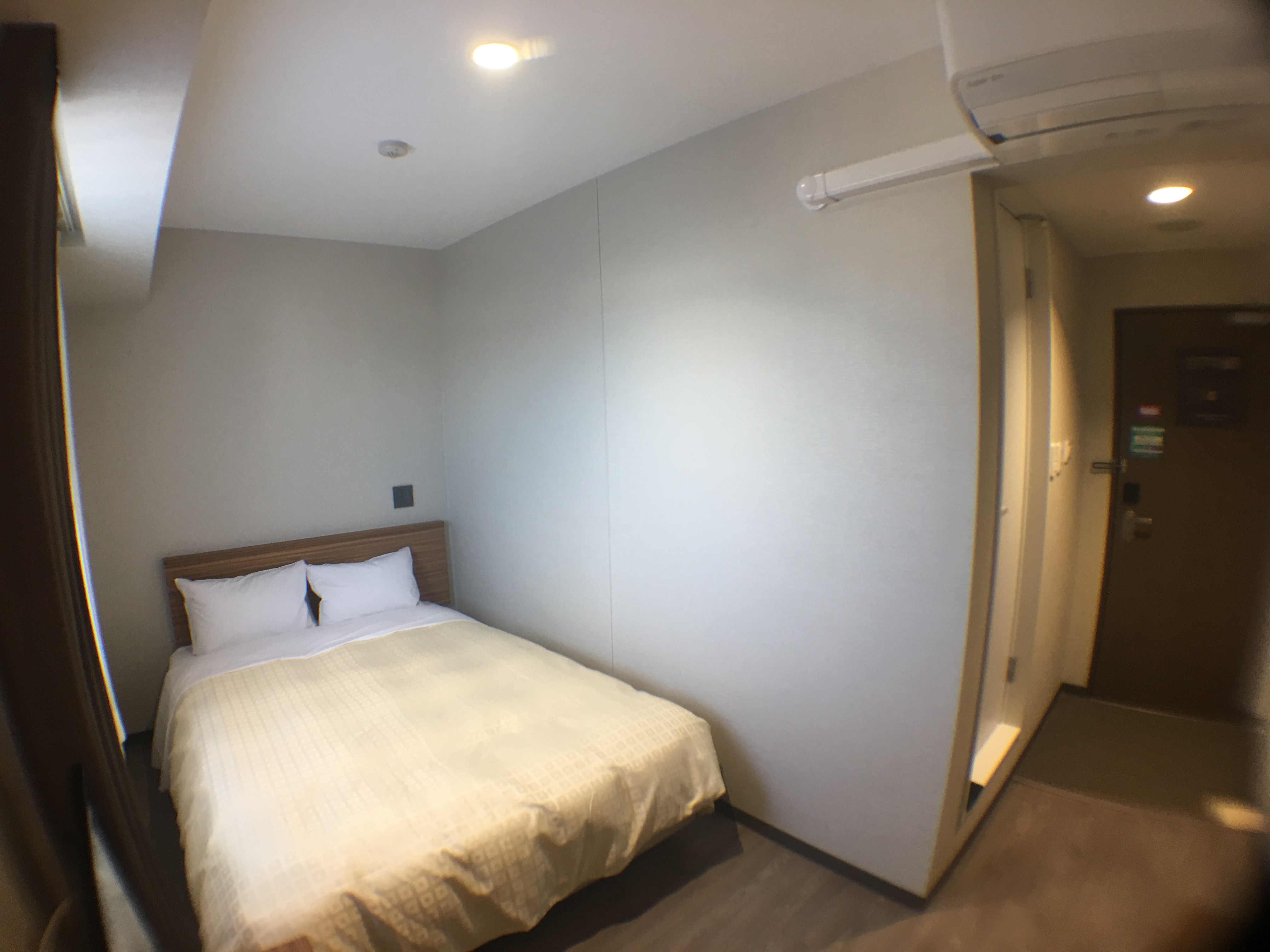 Kamar semi-double Semua kamar memiliki tempat tidur dengan lebar 140 cm