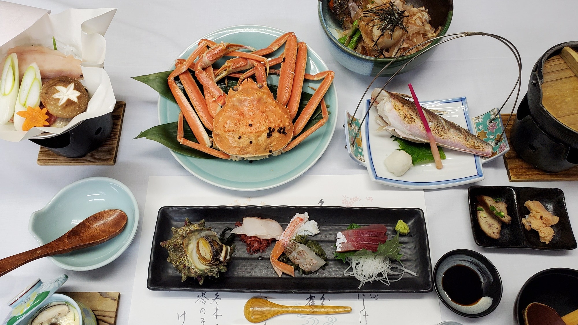 *[Example of dishes] Japanese cuisine centered around fresh seafood from the Sea of Japan (contents may change depending on the produce available).