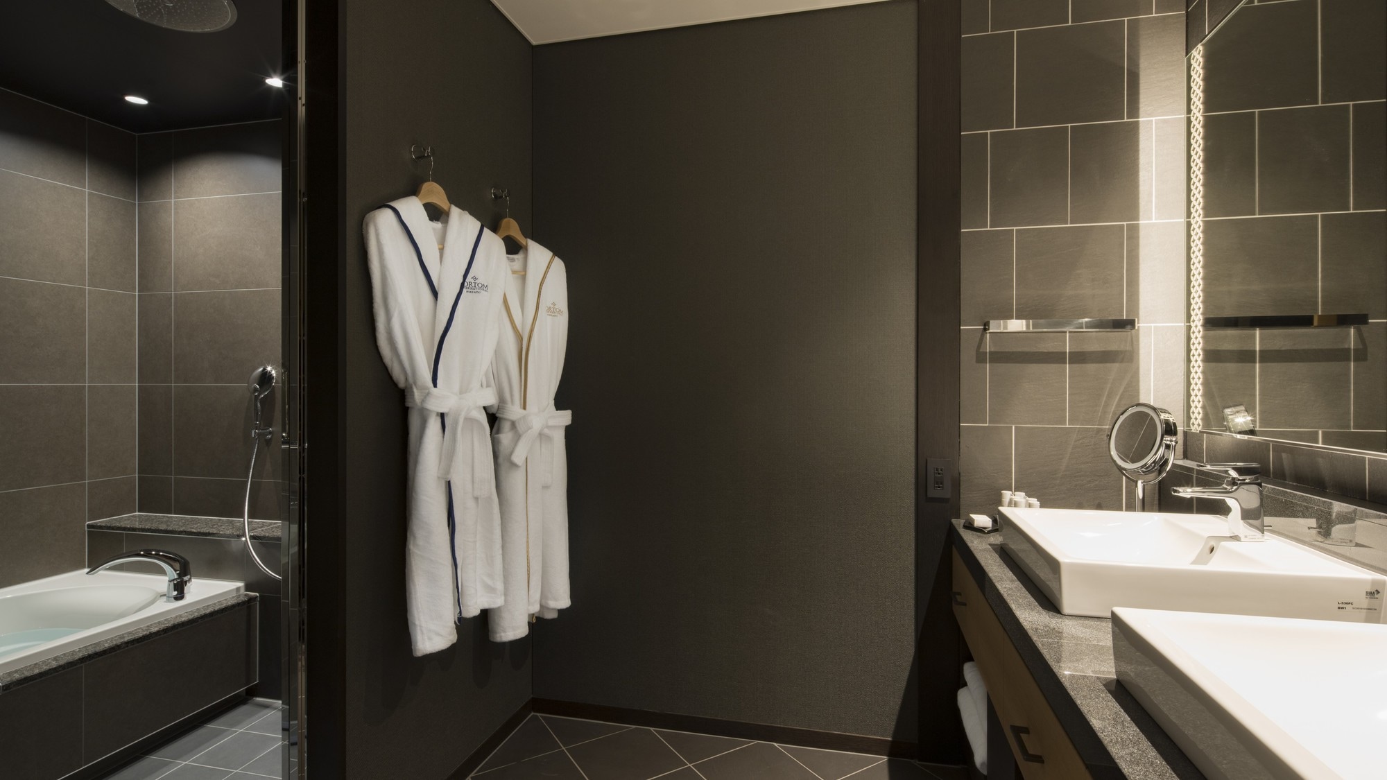 Junior suite room (non-smoking, 63 square meters)