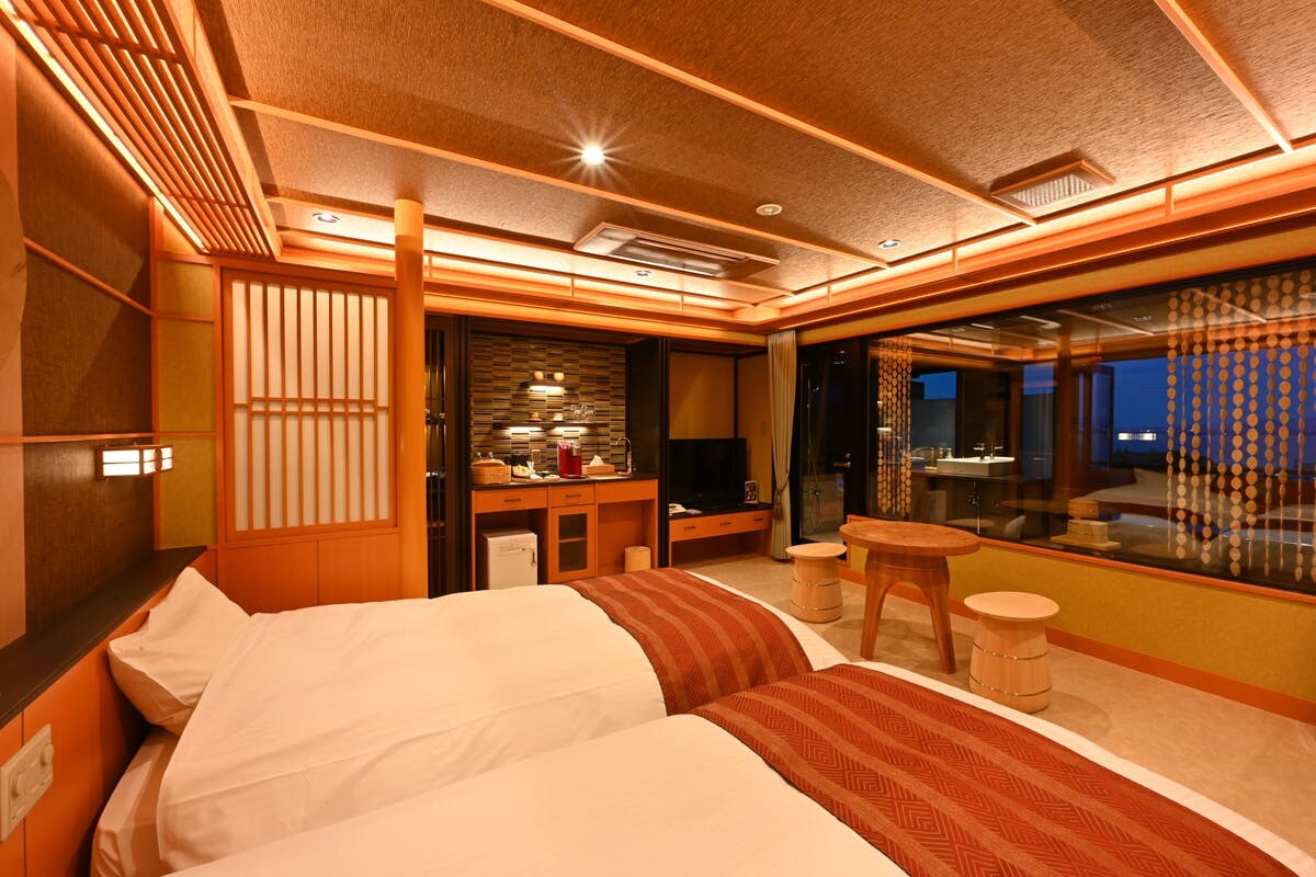 Western-style room with an open-air hot spring bath on the 5th floor