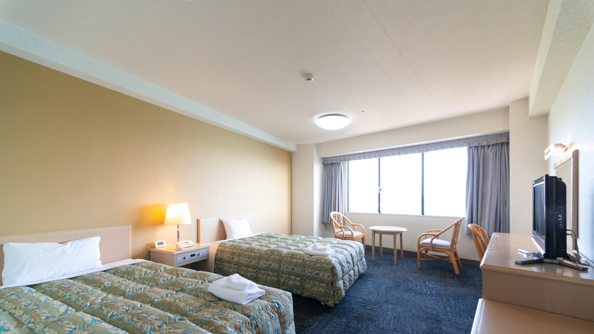 [Light Twin] A room of 30㎡ for 1 or 2 people. Comfortable from business to traveling alone ♪