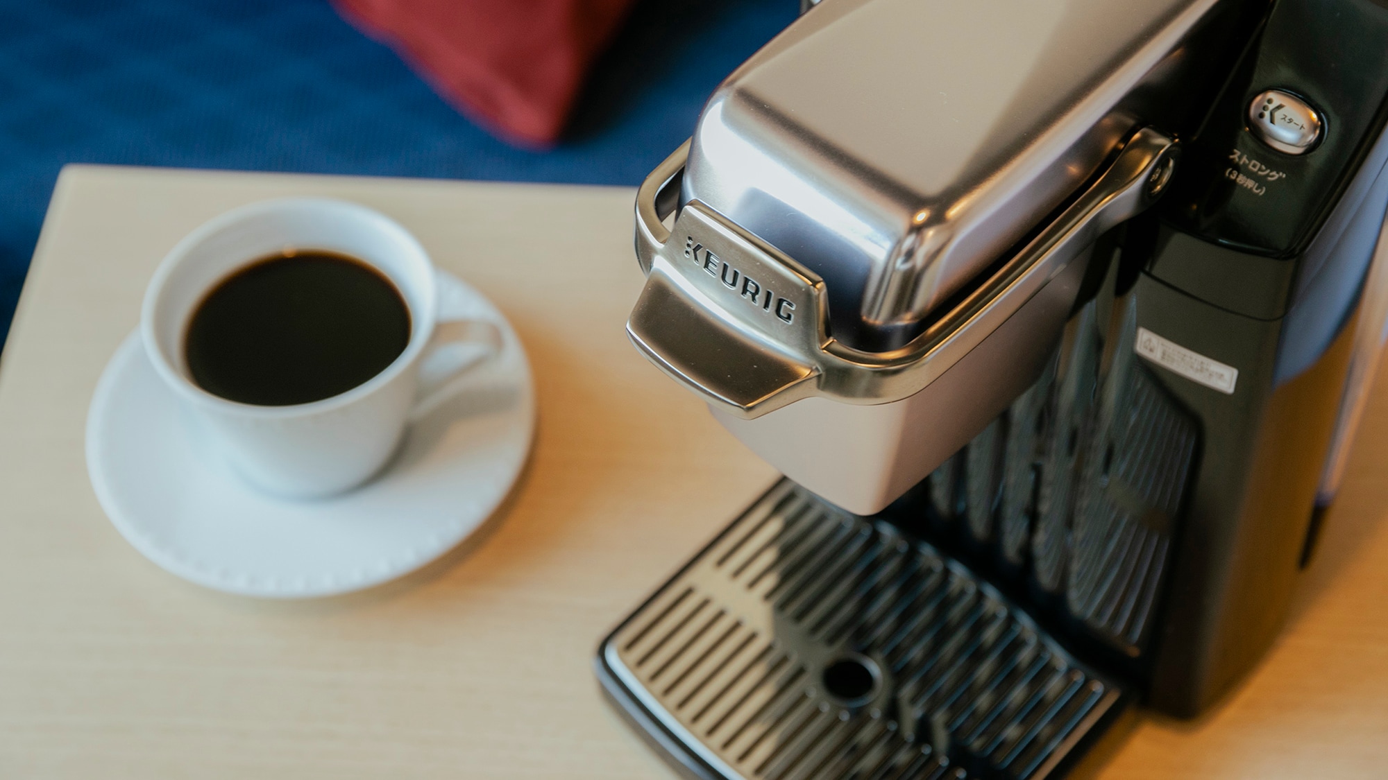 [Premium Twin] A coffee maker is provided.