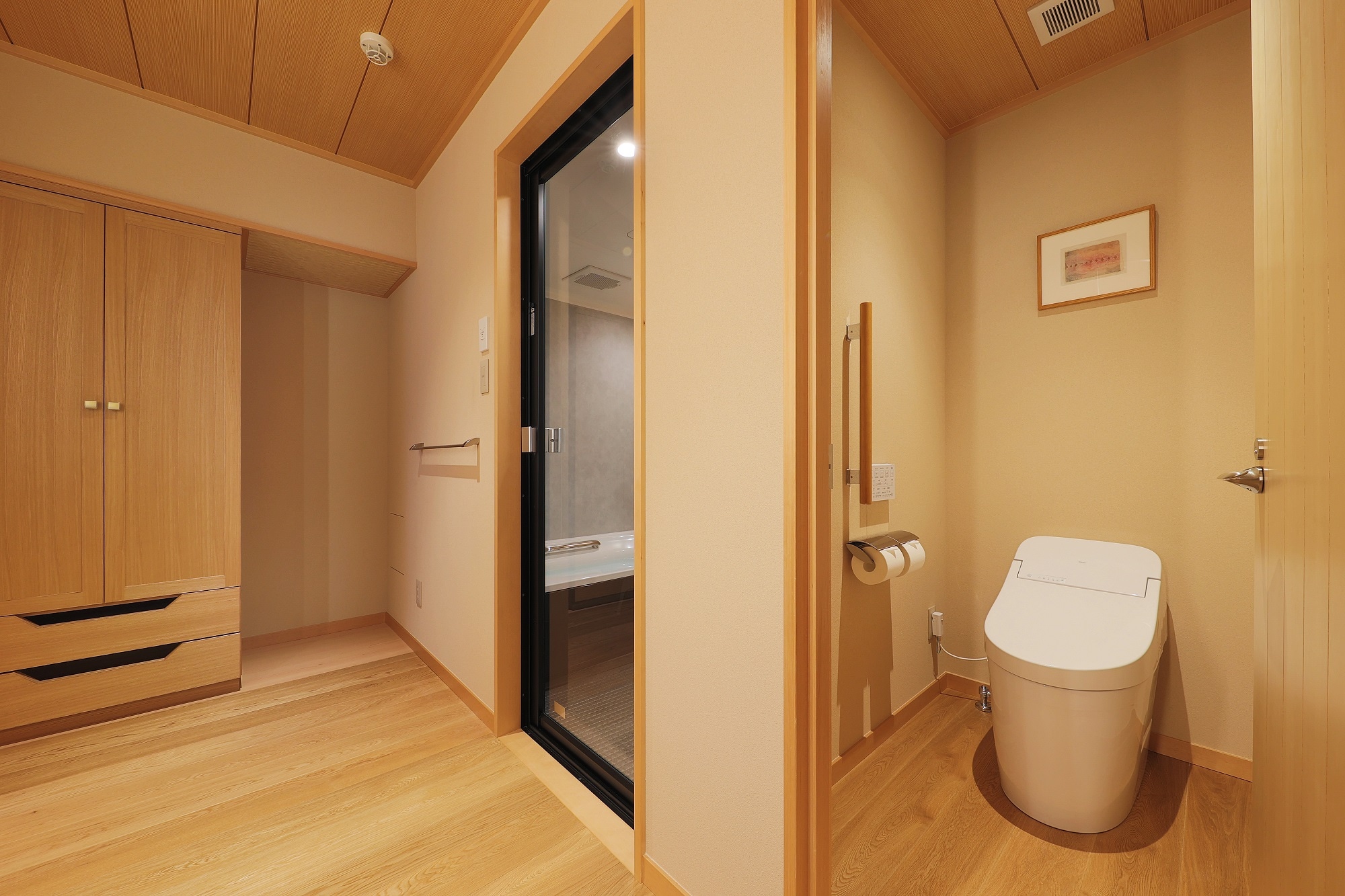 三人床現代日式房間：衛浴