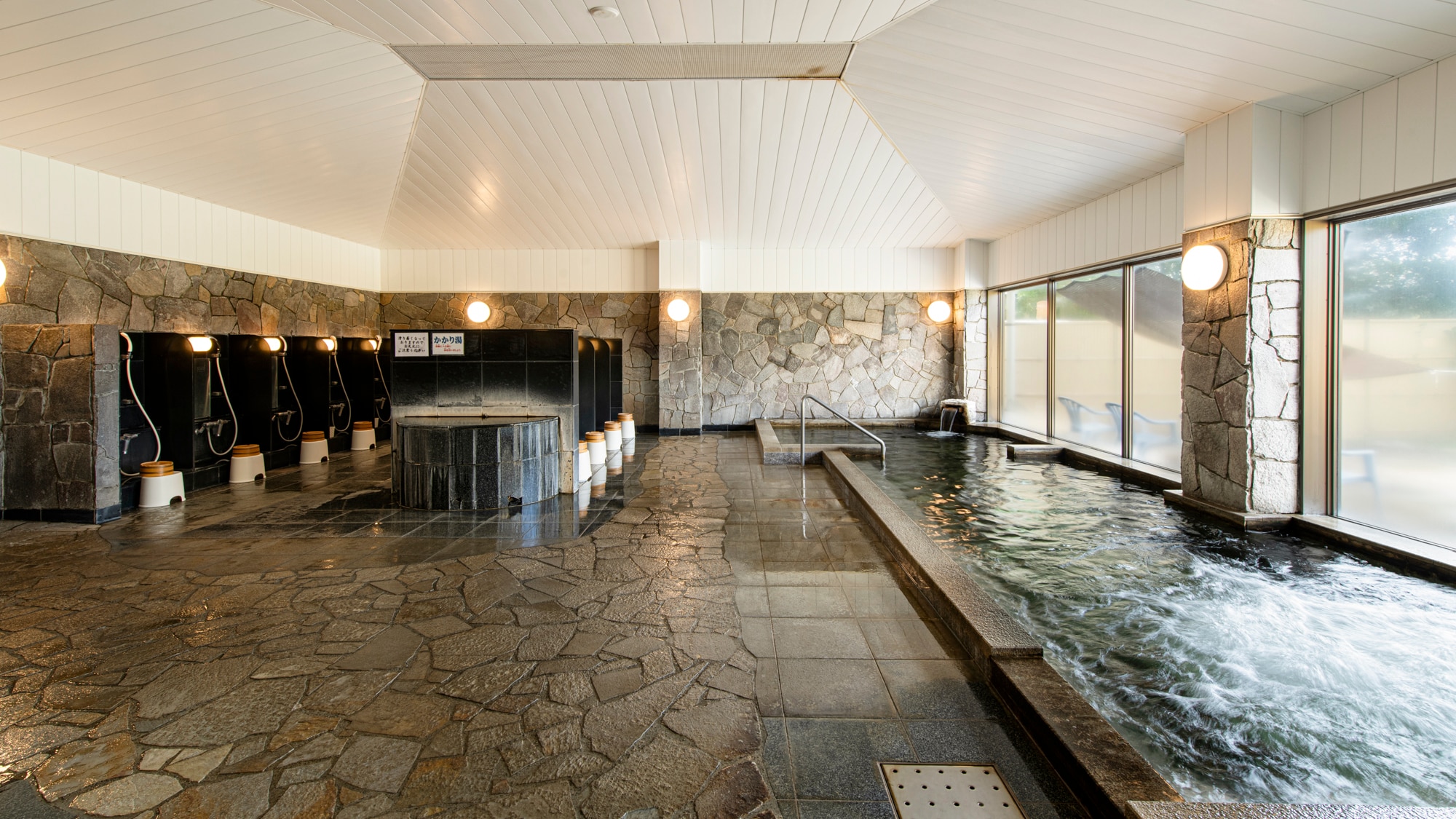 [Large public bath] Indoor bath (washing area)