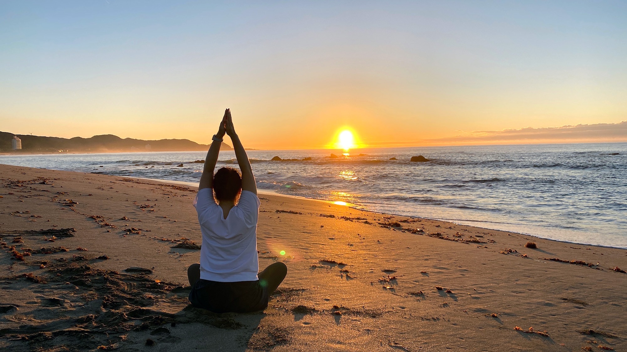 在海滩上做瑜伽怎么样？