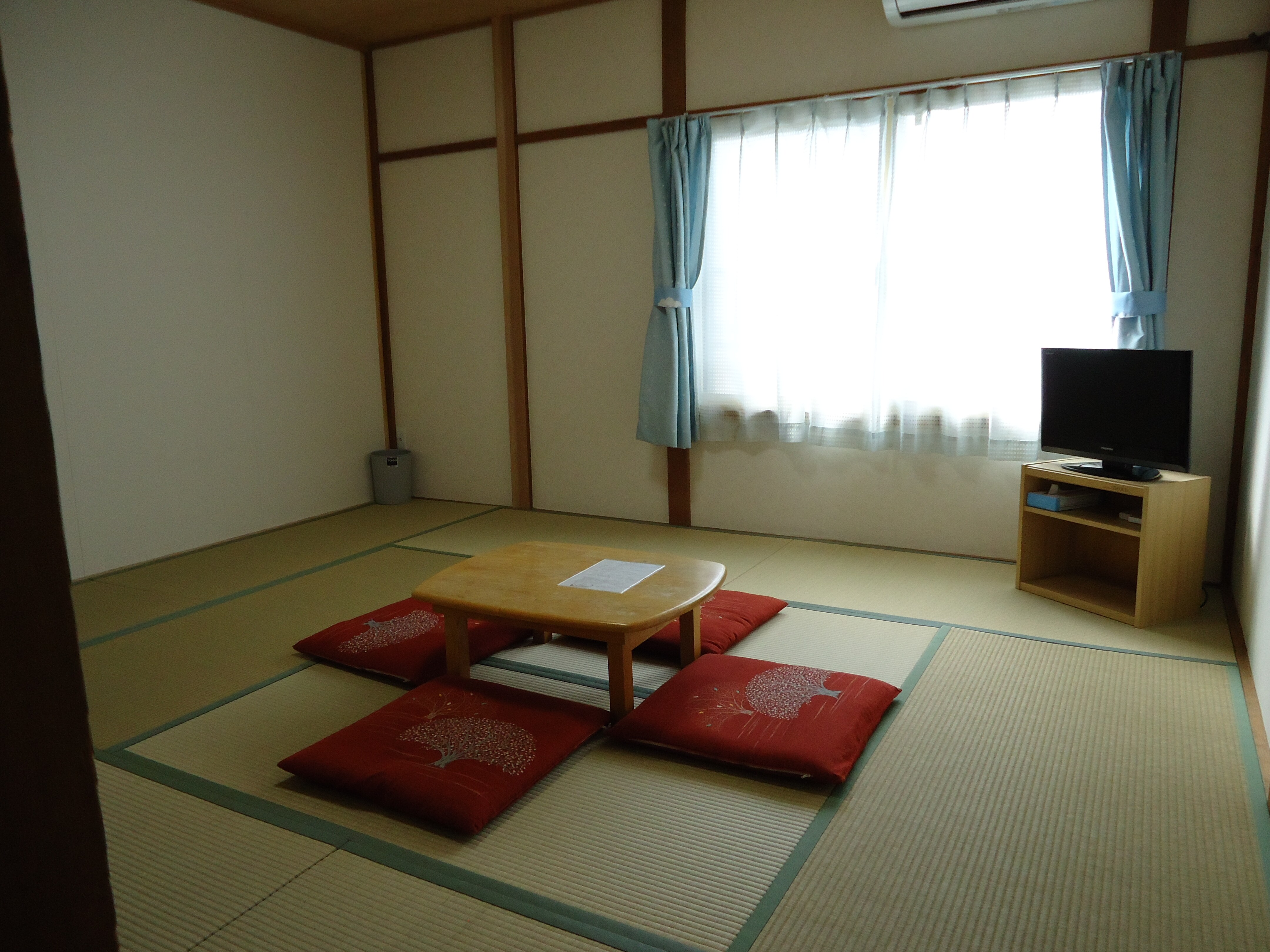Japanese-style room (9 tatami mats)