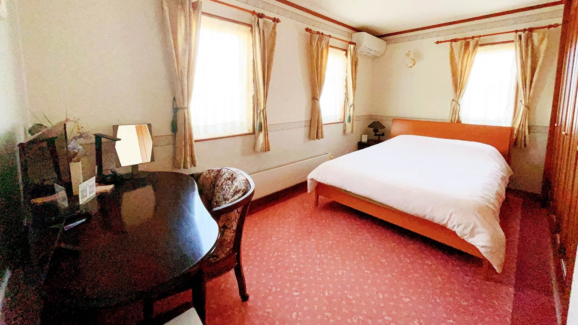 ・【203】A double room recommended for single people, couples, and couples.