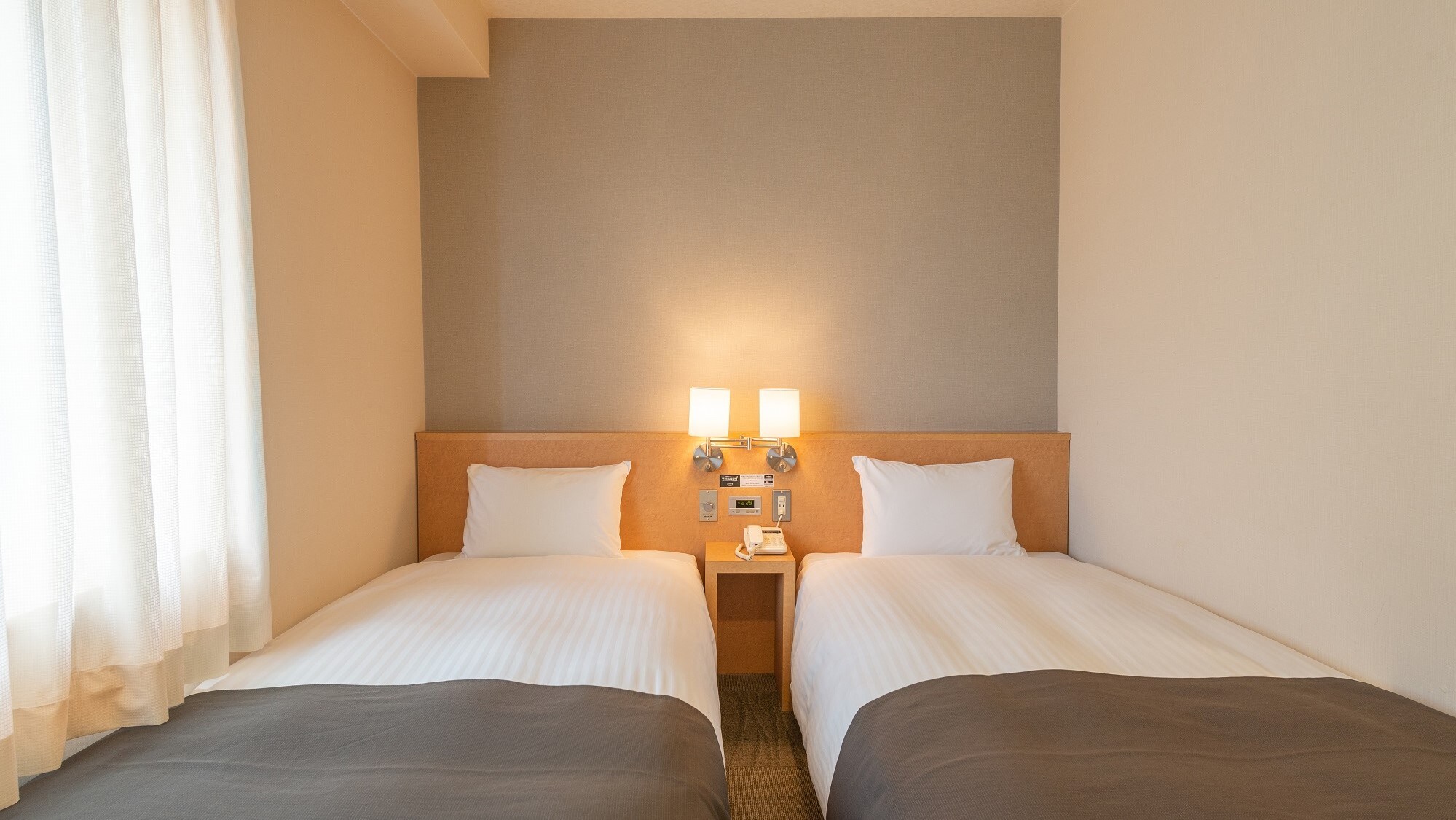 Smoking only: Small Twin Room (Simmons) 17 square meters / bed size