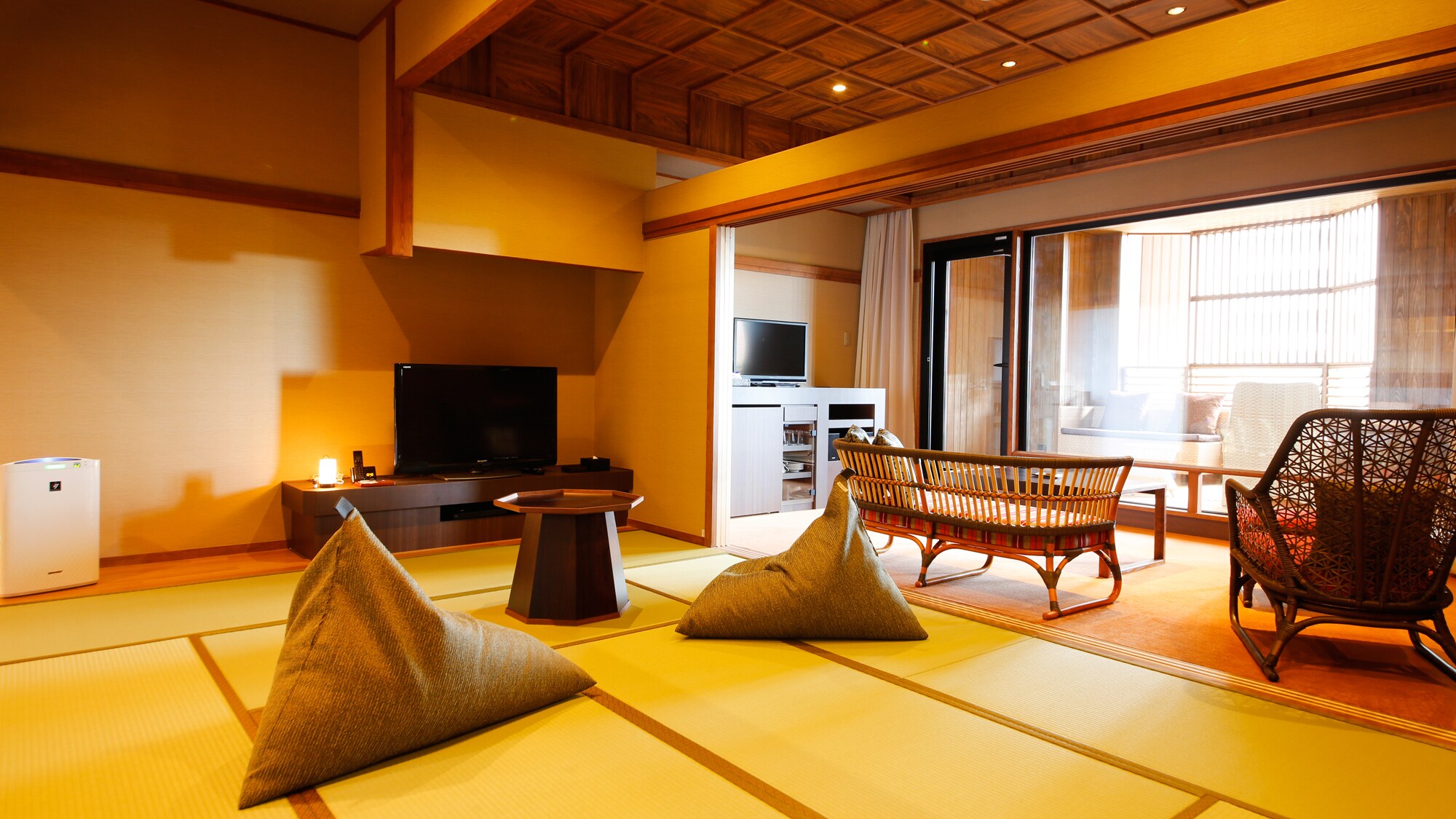 Luxury room with private open-air bath Type A (Yuzuruha mountain side / example)