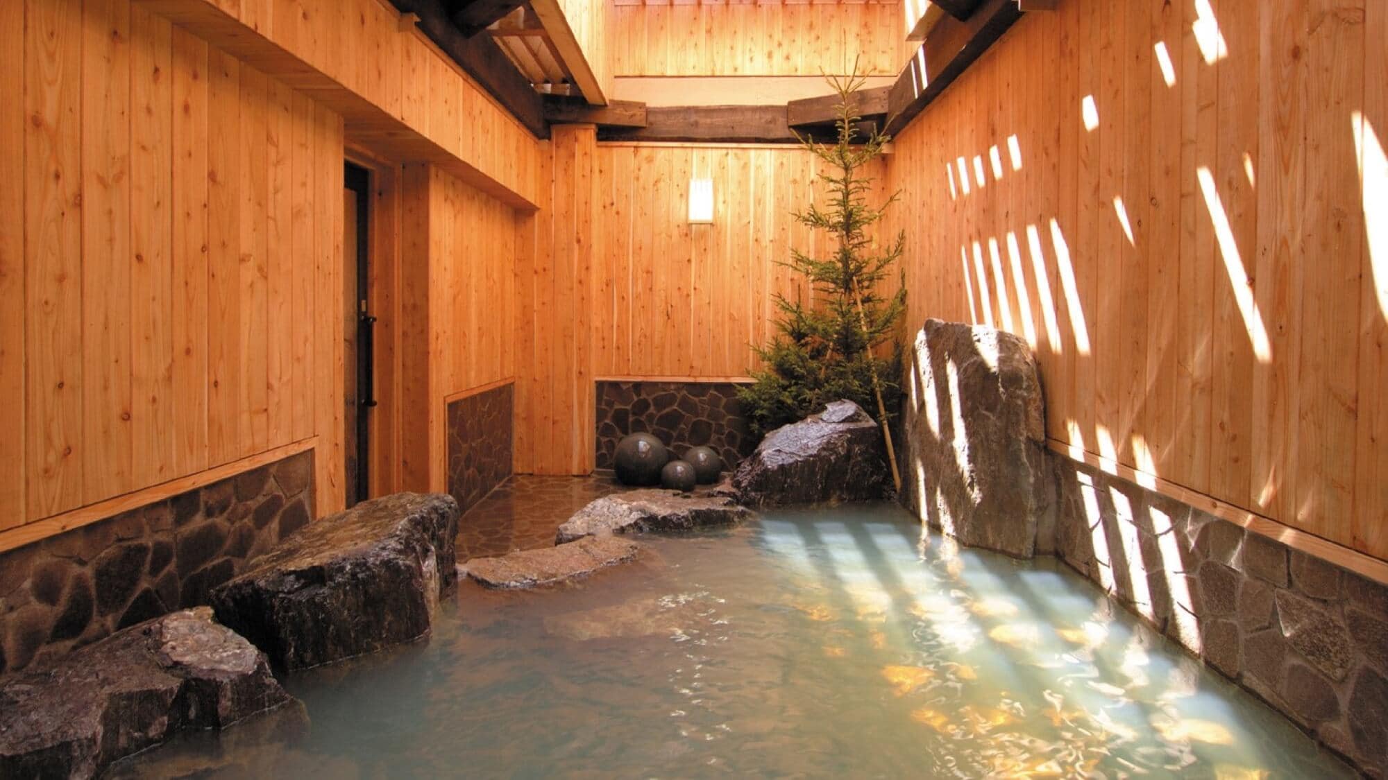 ■ Open-air bath with 100% natural hot spring water